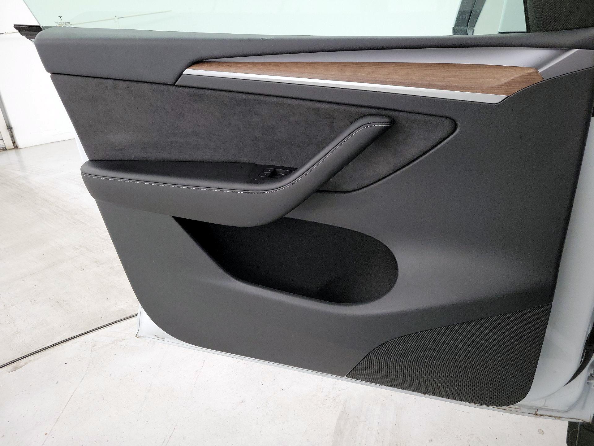 Thumbnail: 2023 Tesla Model Y - 12