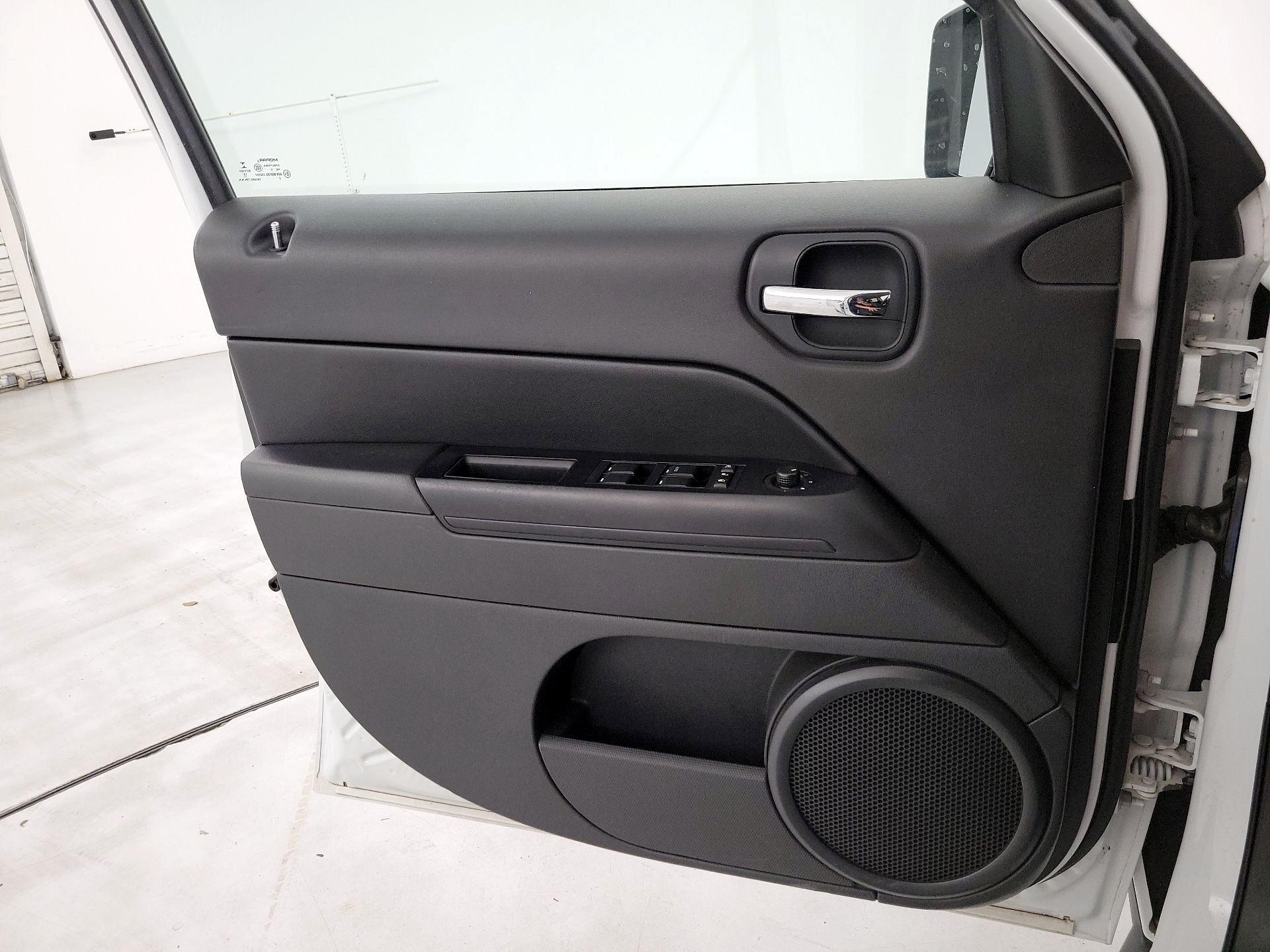 Thumbnail: 2014 Jeep Patriot - 12