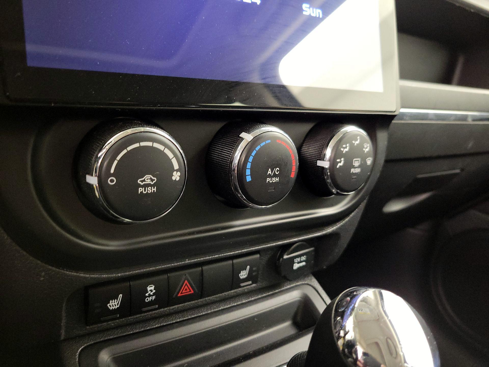 Thumbnail: 2014 Jeep Patriot - 15