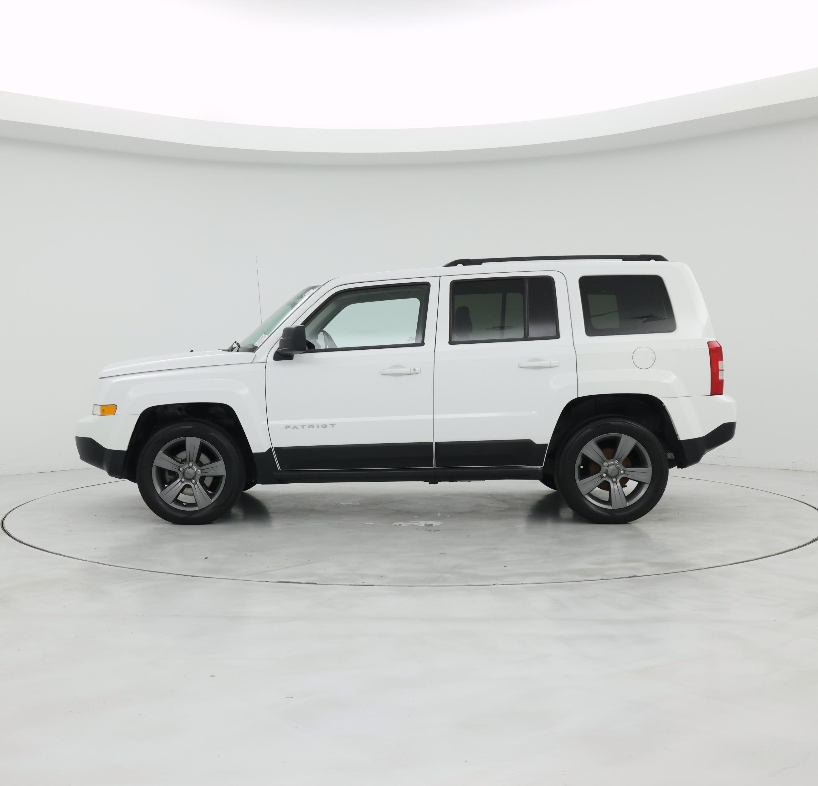 Thumbnail: 2014 Jeep Patriot - 3
