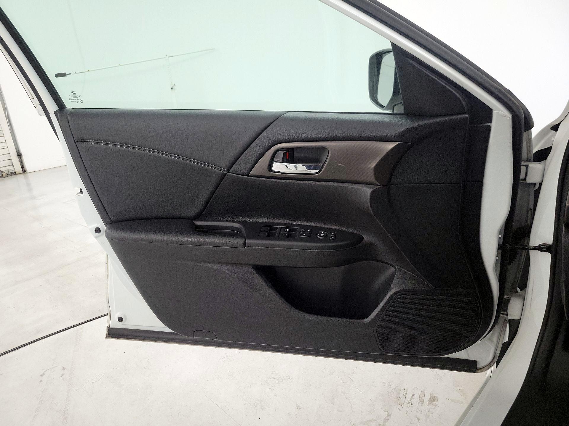 Thumbnail: 2016 Honda Accord - 12