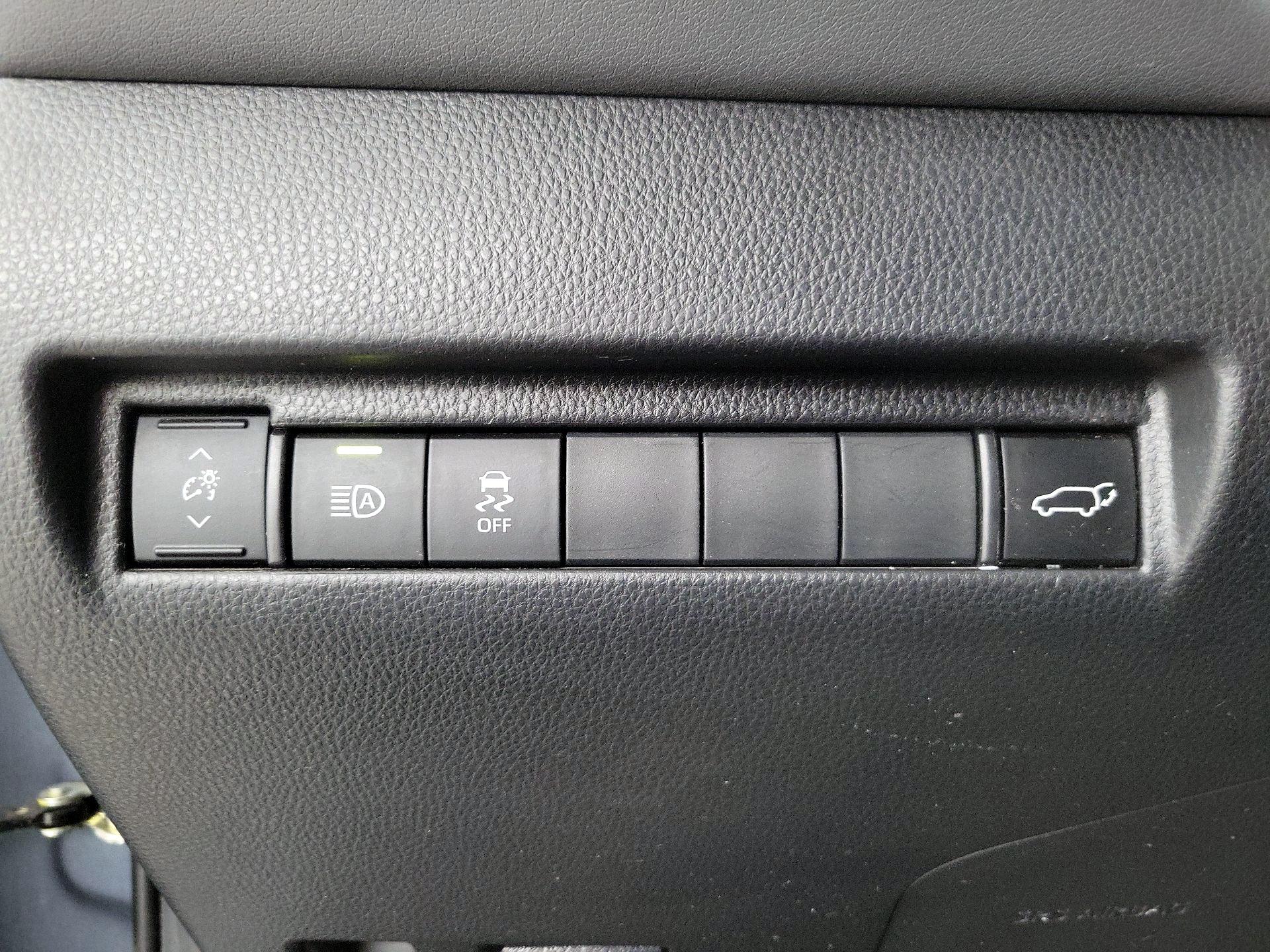 Thumbnail: 2022 Toyota Venza - 13