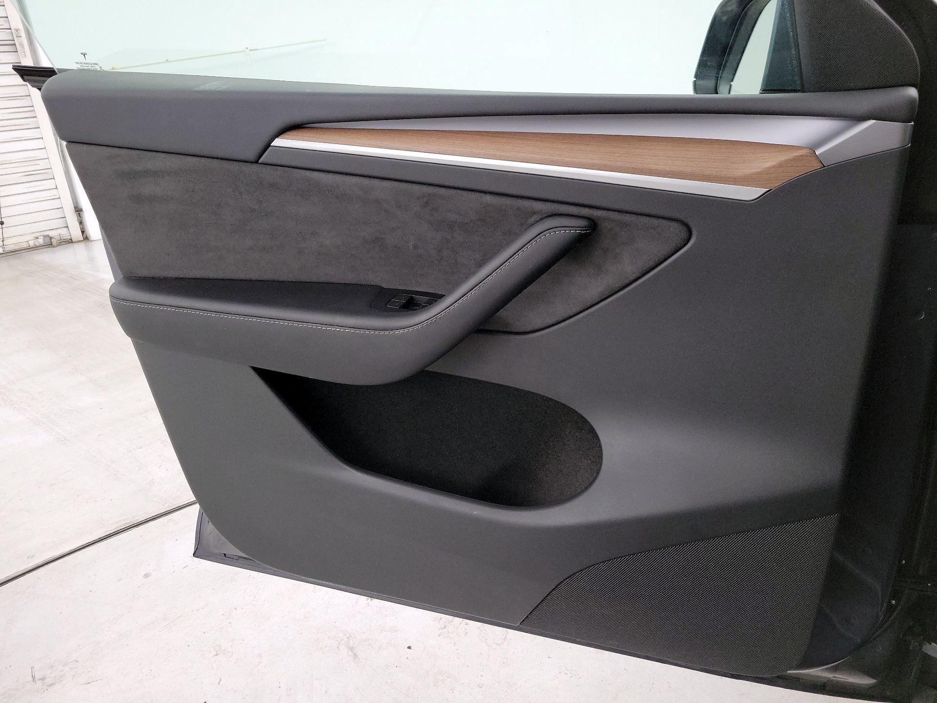 Thumbnail: 2023 Tesla Model Y - 12