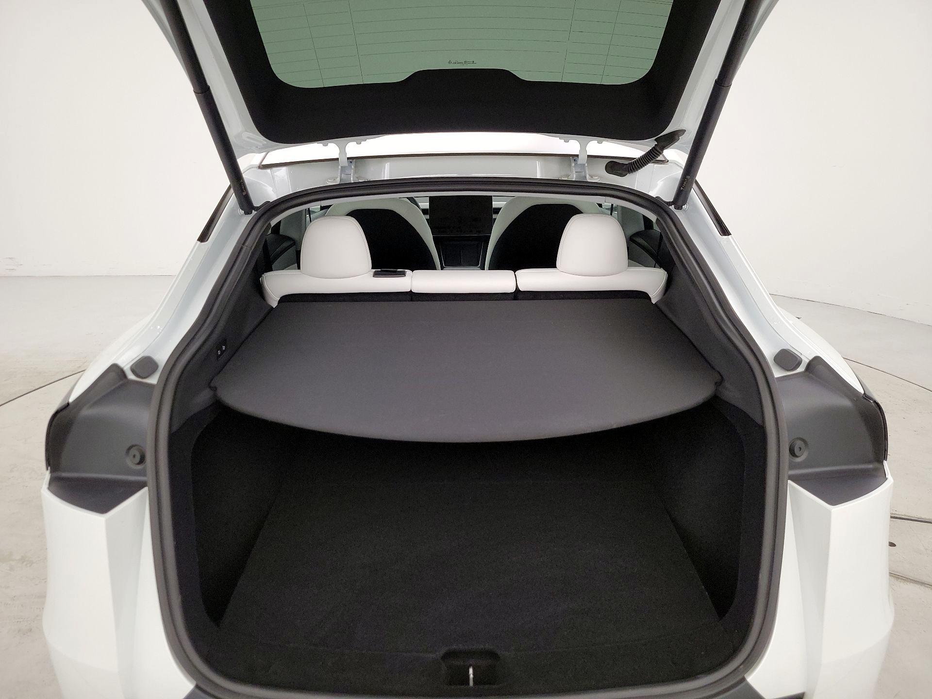 Thumbnail: 2026 Tesla Model Y - 19