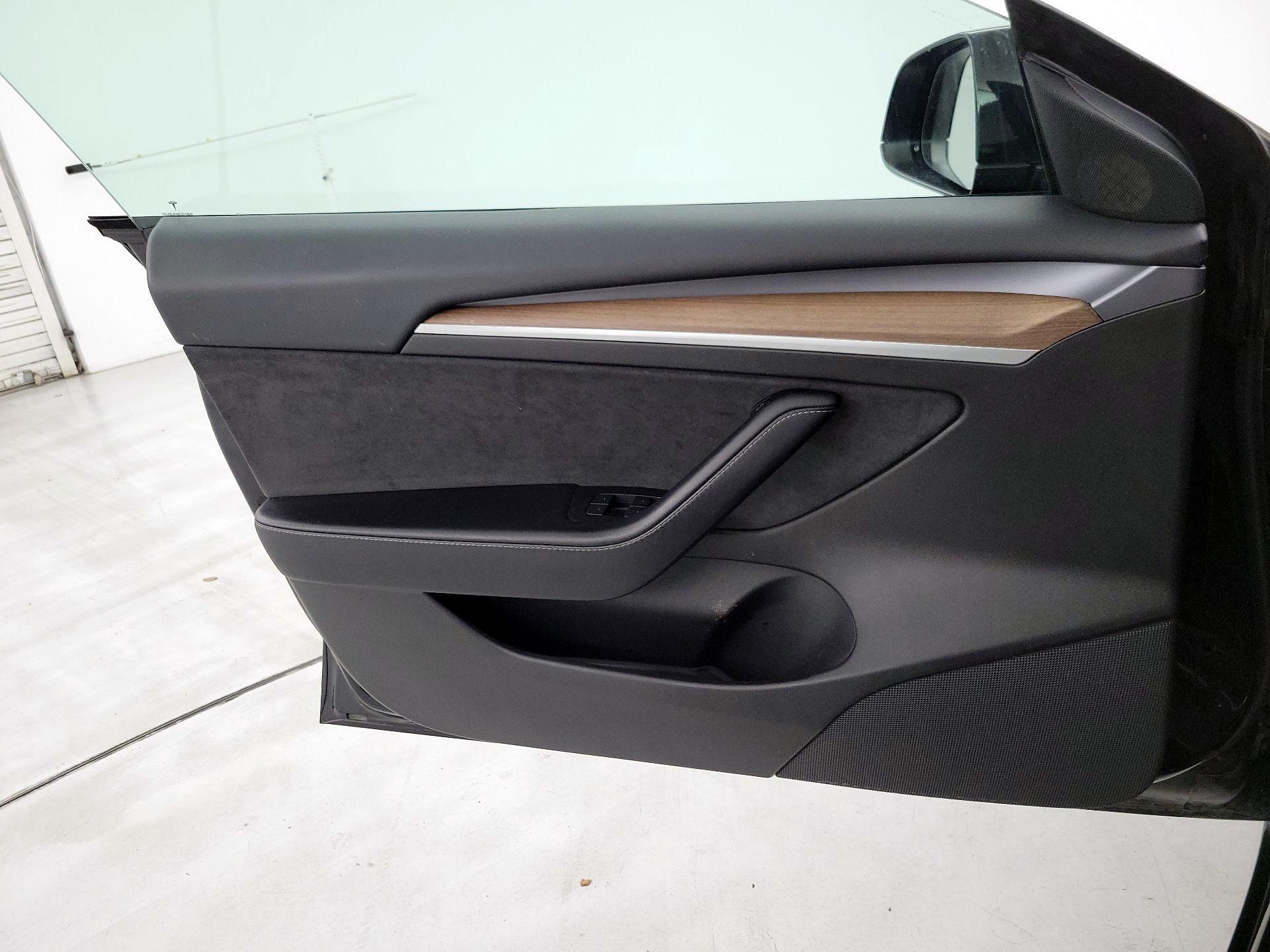 Thumbnail: 2022 Tesla Model 3 - 12