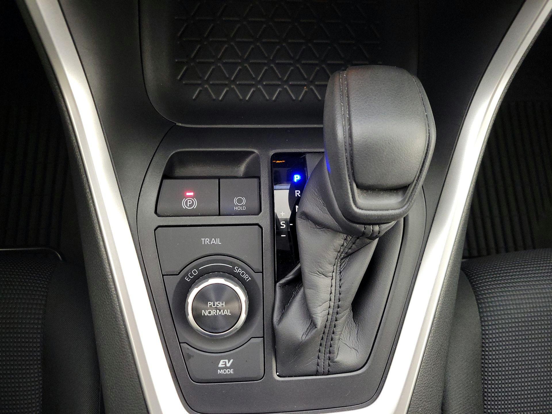 Thumbnail: 2025 Toyota RAV4 - 17