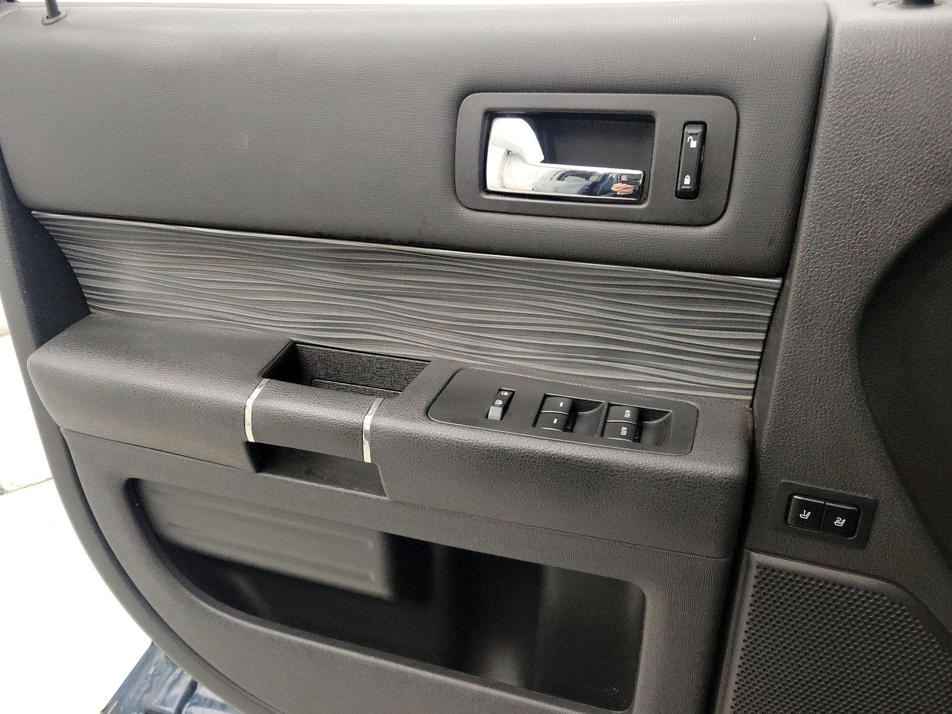 Thumbnail: 2016 Ford Flex - 12