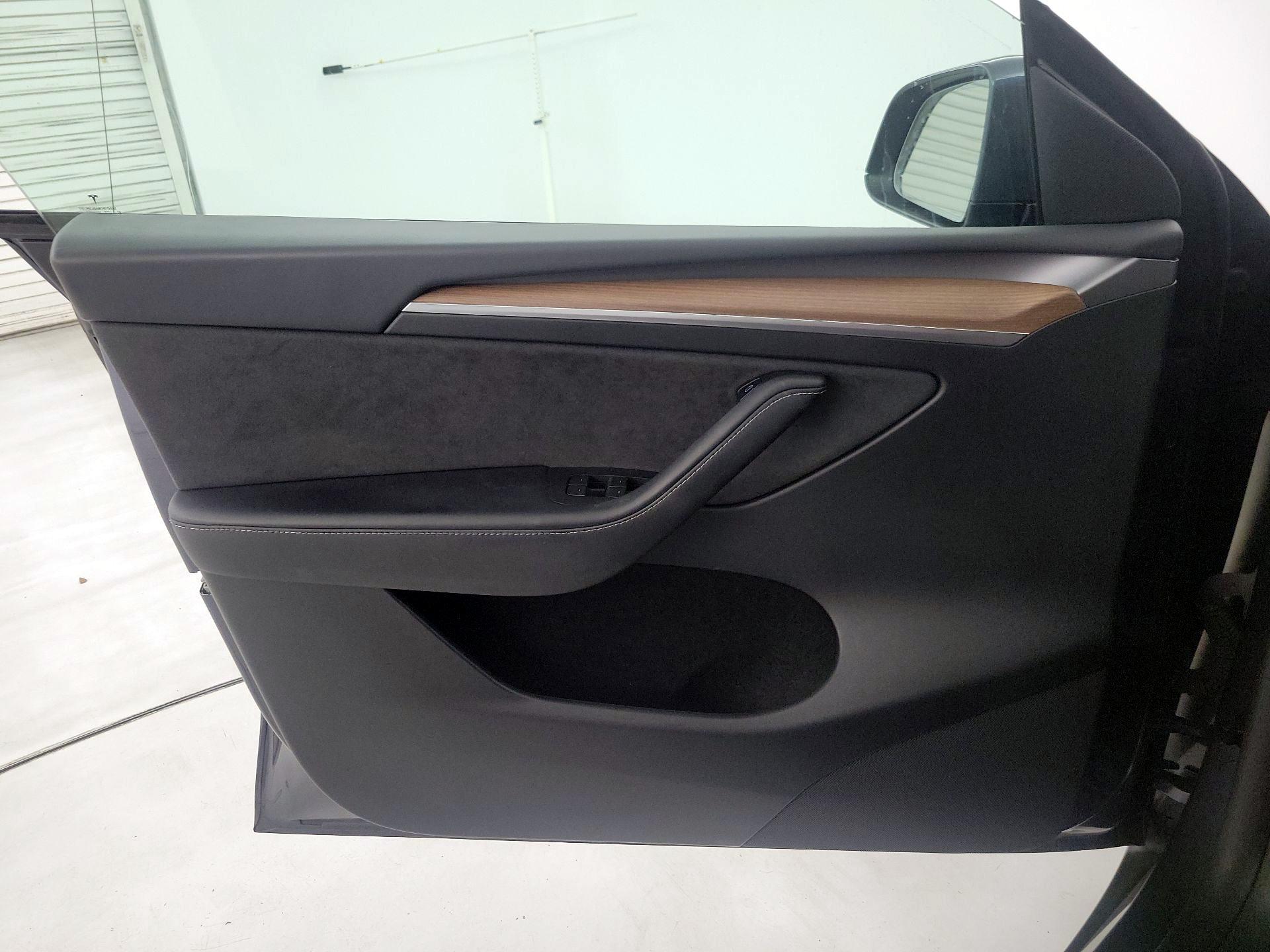Thumbnail: 2023 Tesla Model Y - 12