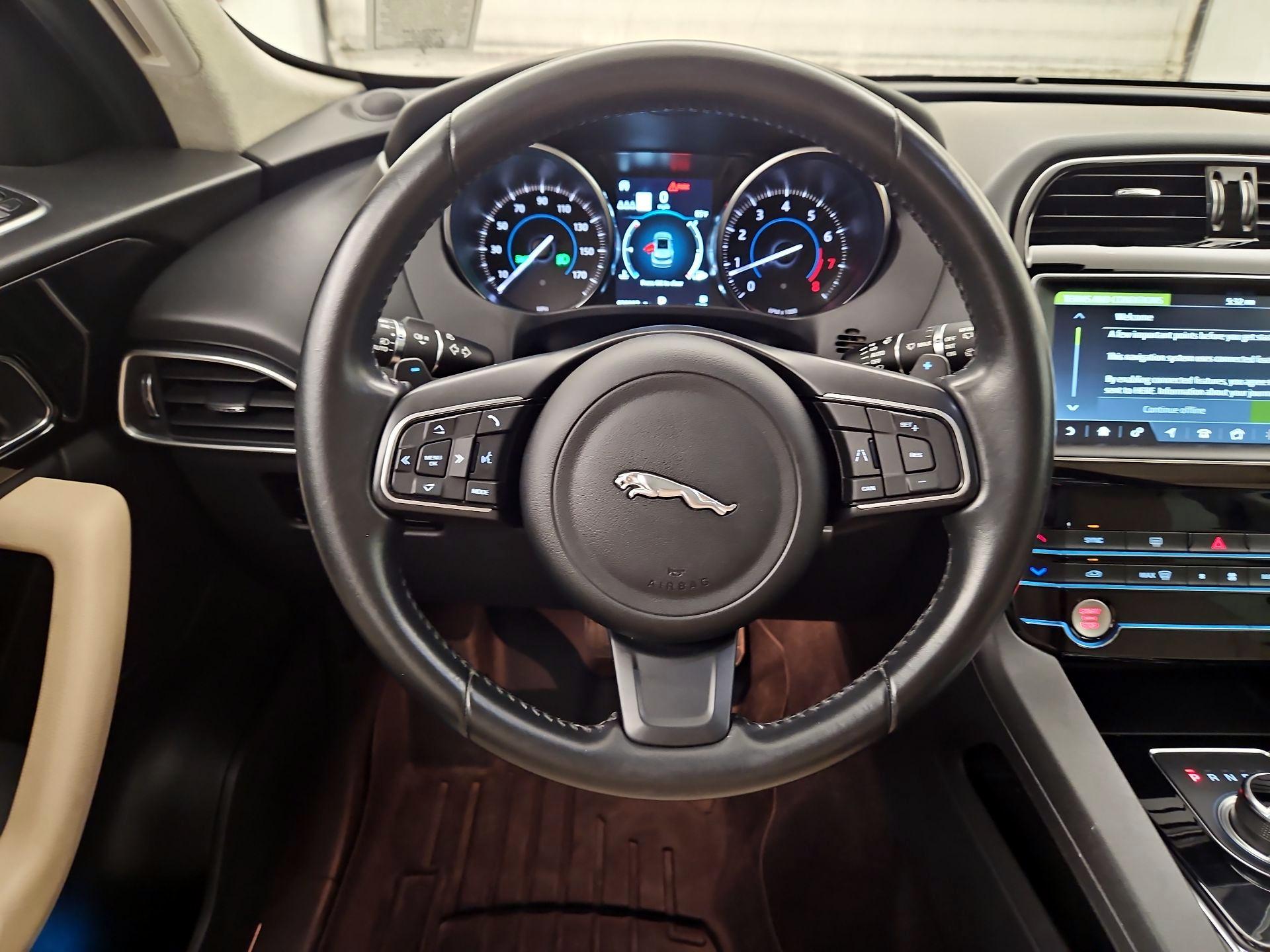 Thumbnail: 2020 Jaguar F-Pace - 10