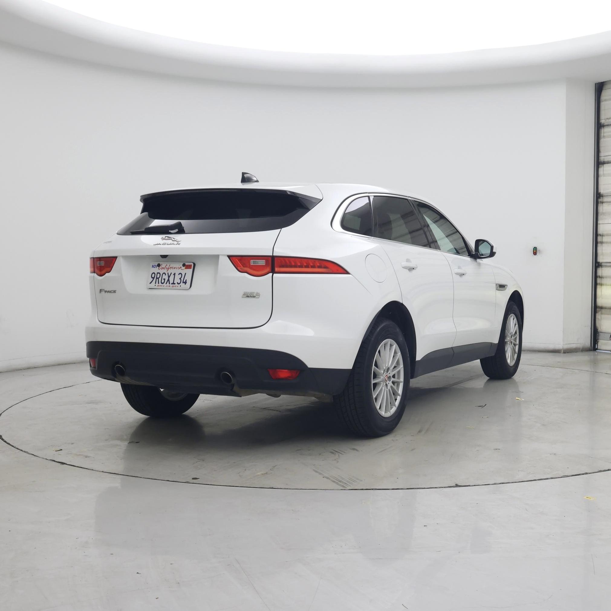 Thumbnail: 2020 Jaguar F-Pace - 8