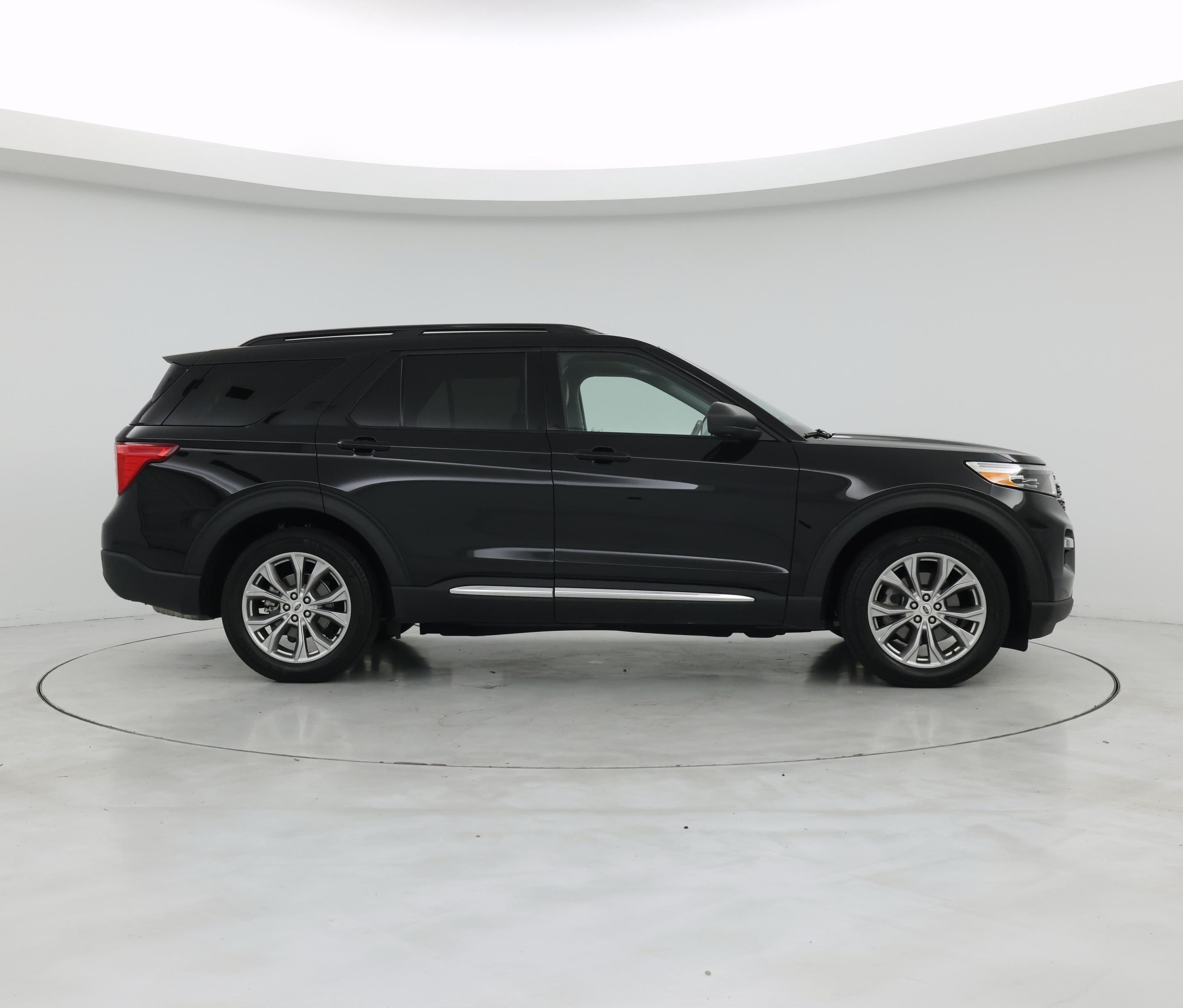 Thumbnail: 2021 Ford Explorer - 7