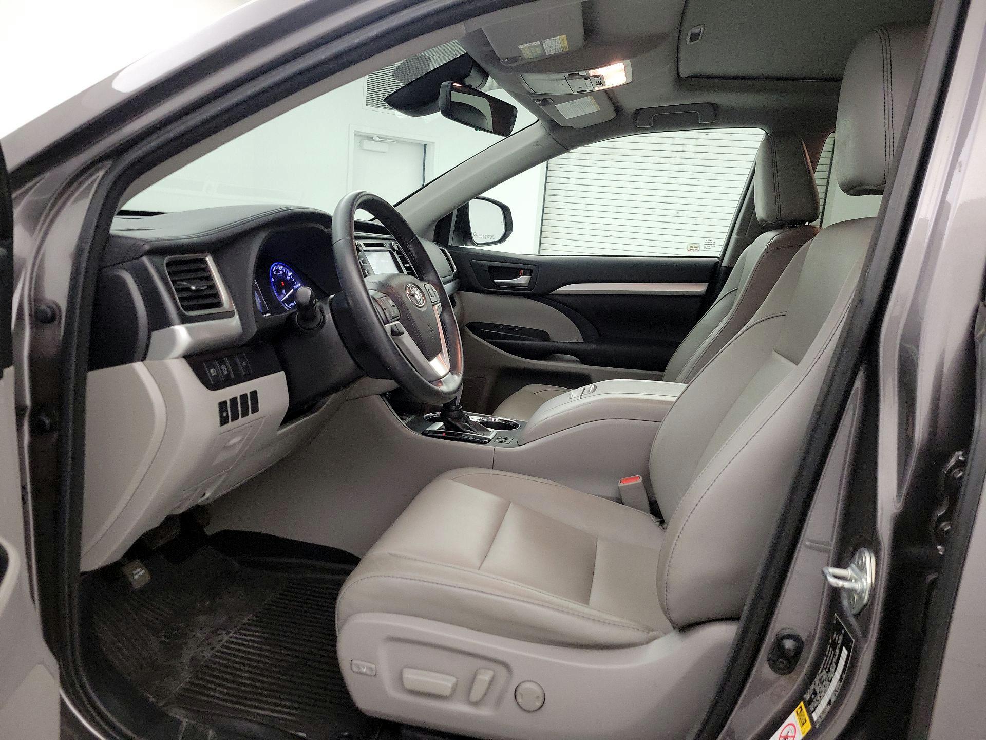 Thumbnail: 2018 Toyota Highlander - 11