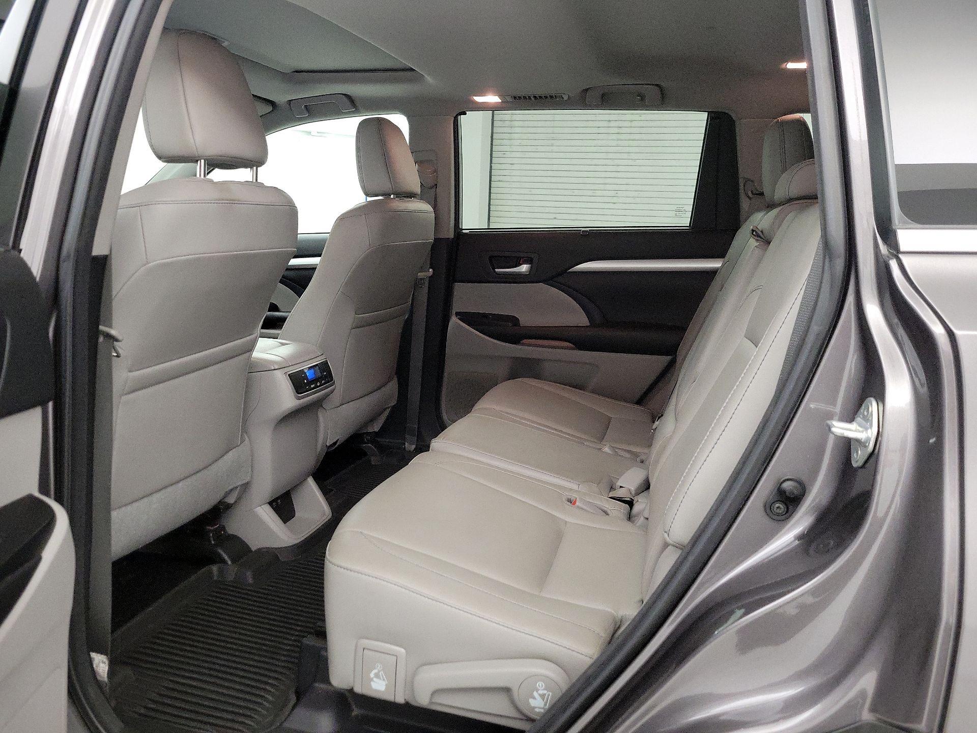 Thumbnail: 2018 Toyota Highlander - 19