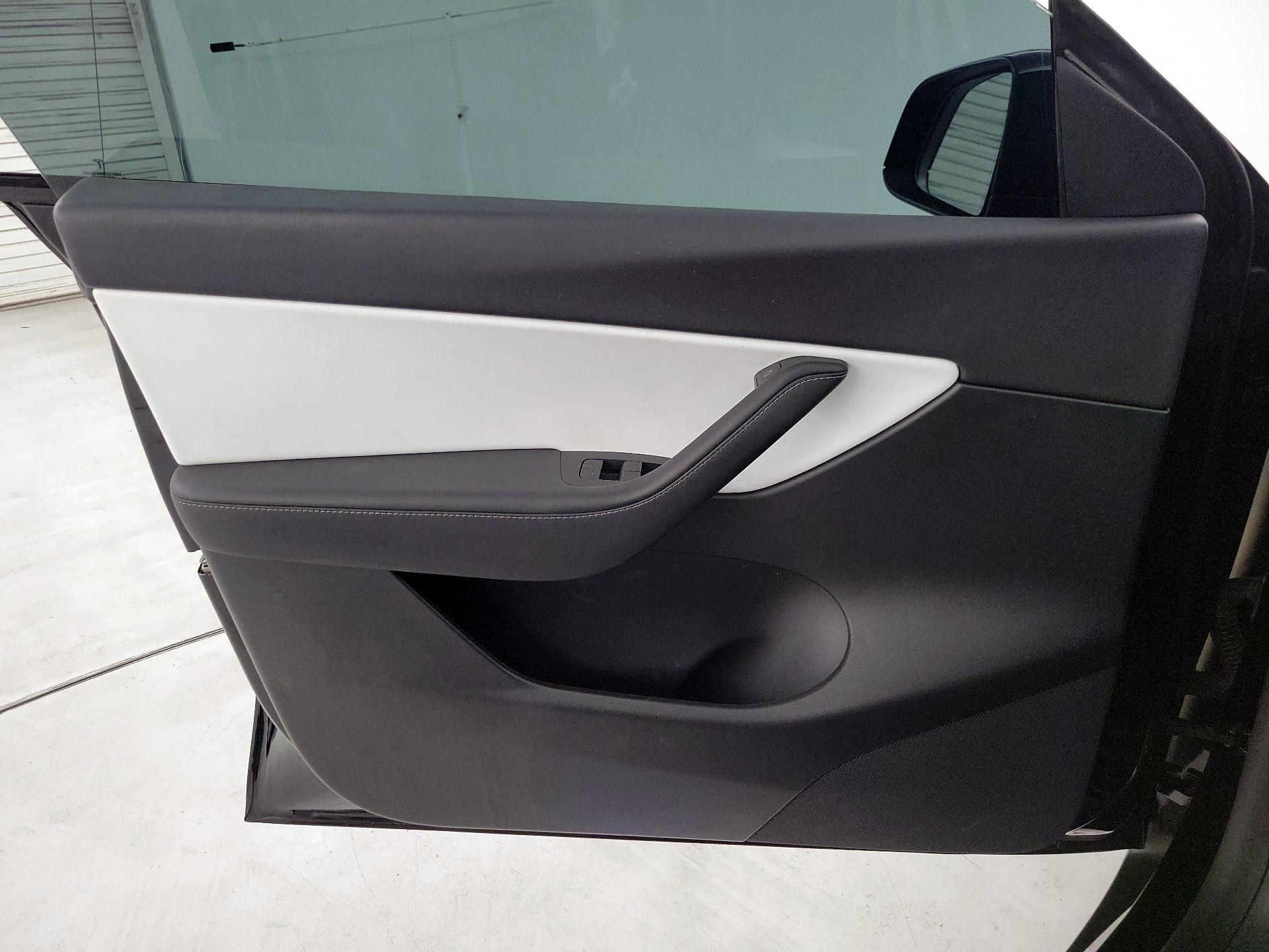 Thumbnail: 2022 Tesla Model Y - 12