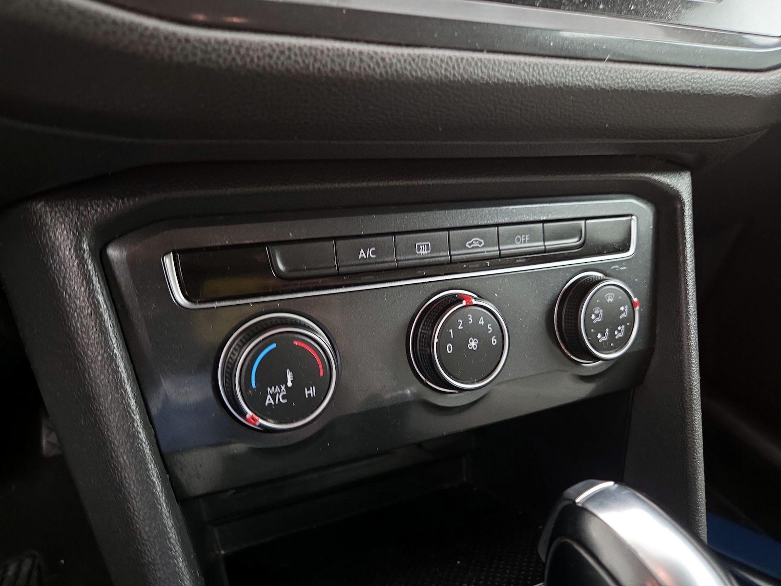2018 Volkswagen Tiguan S - Photo 17