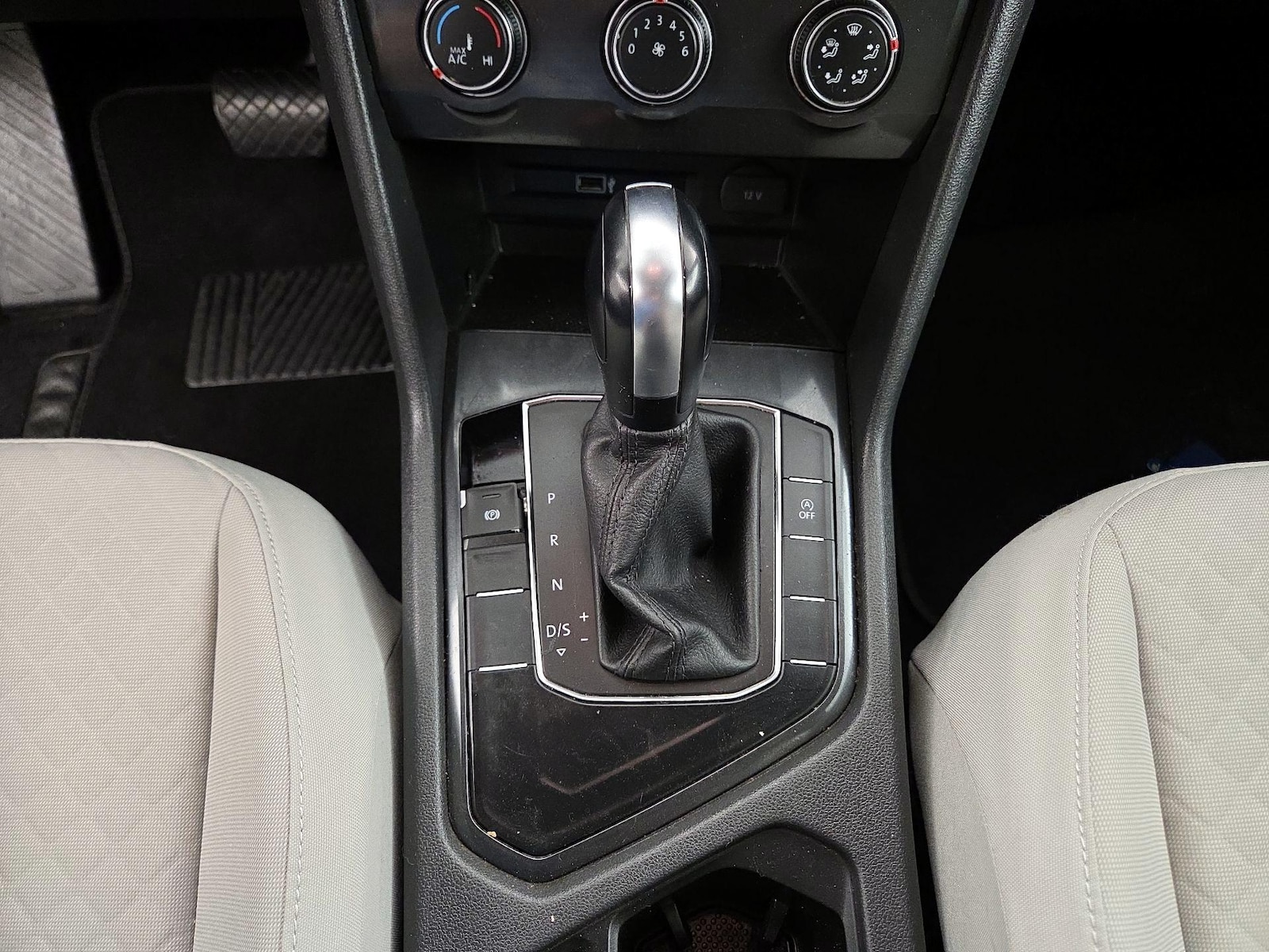 2018 Volkswagen Tiguan S - Photo 18