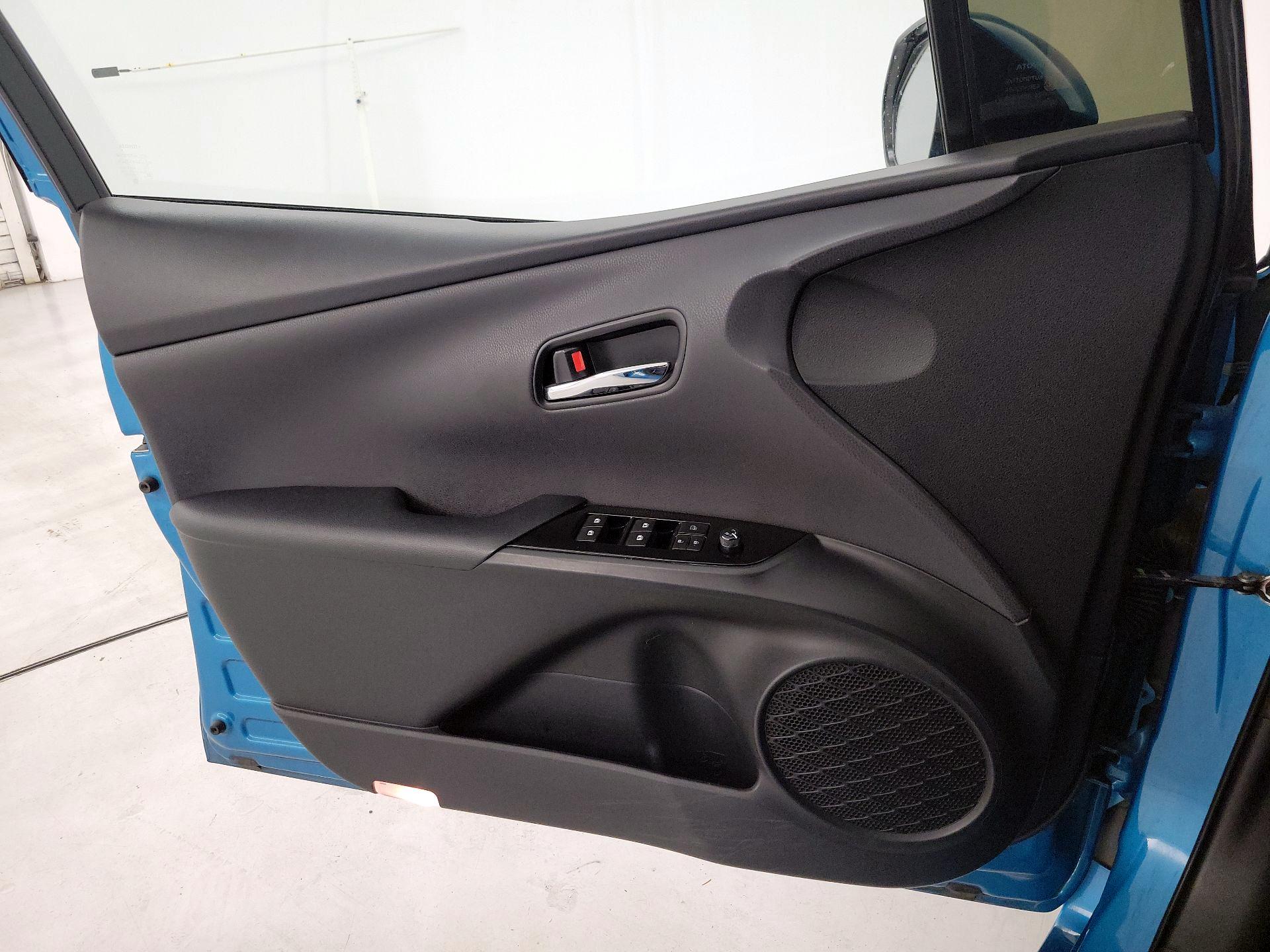 Thumbnail: 2017 Toyota Prius Prime - 12