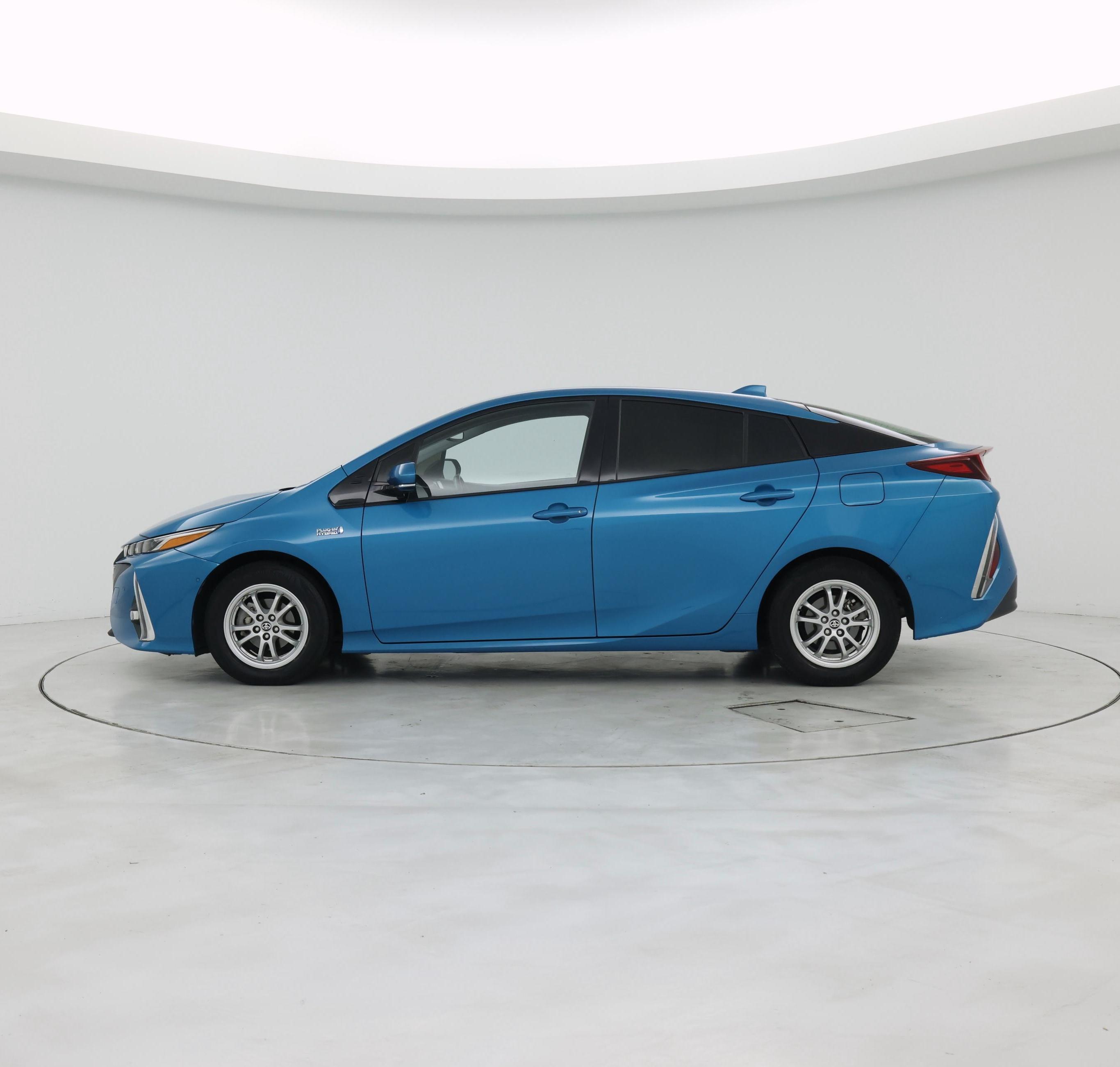 Thumbnail: 2017 Toyota Prius Prime - 3