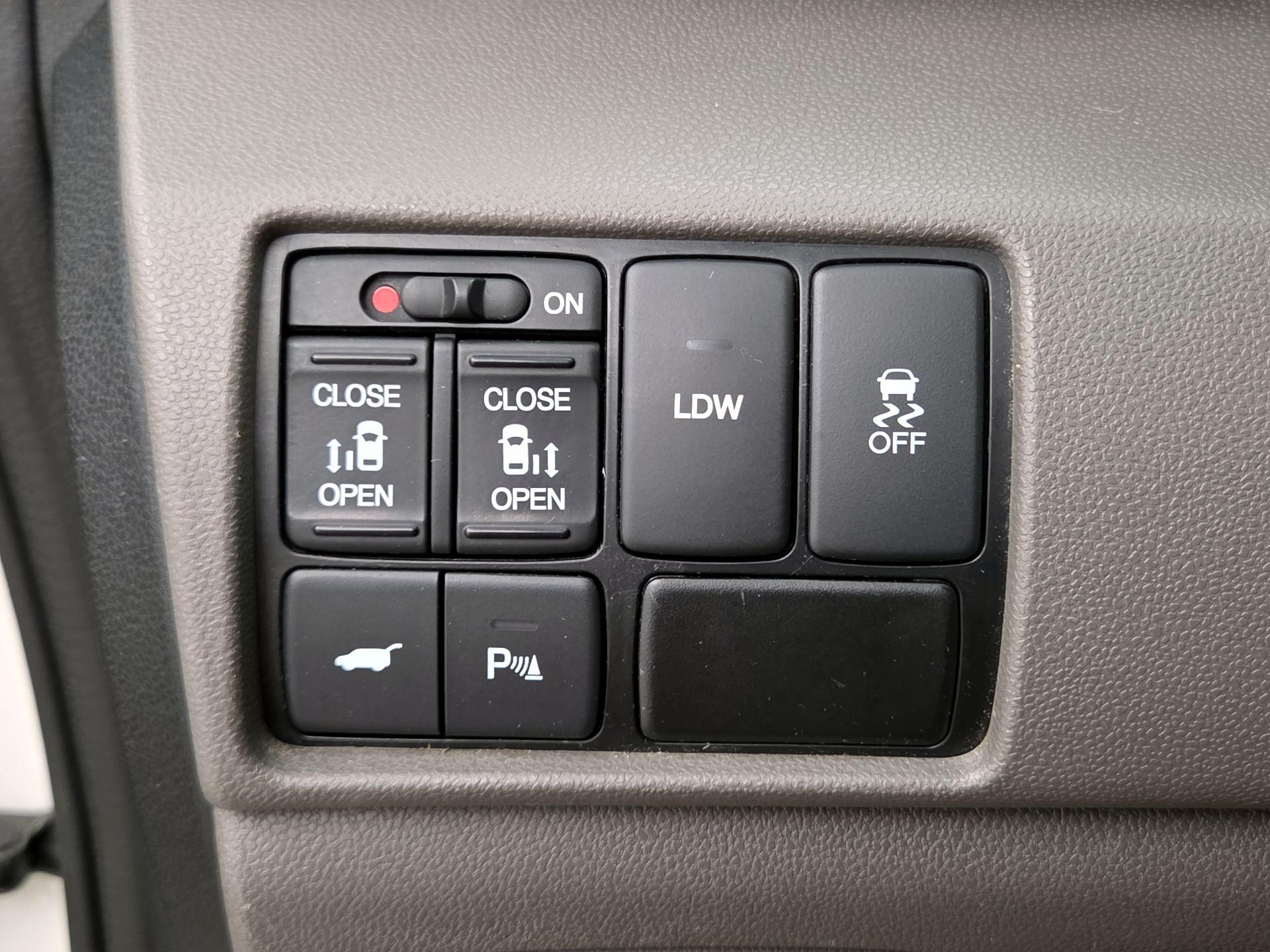 Thumbnail: 2015 Honda Odyssey - 13