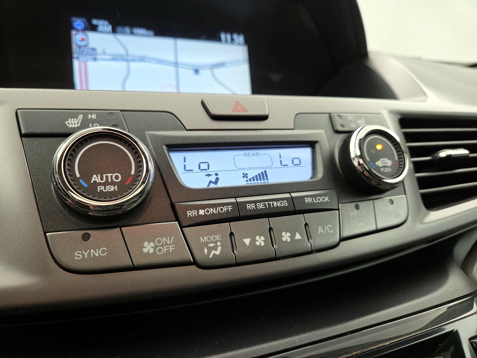 Thumbnail: 2015 Honda Odyssey - 17
