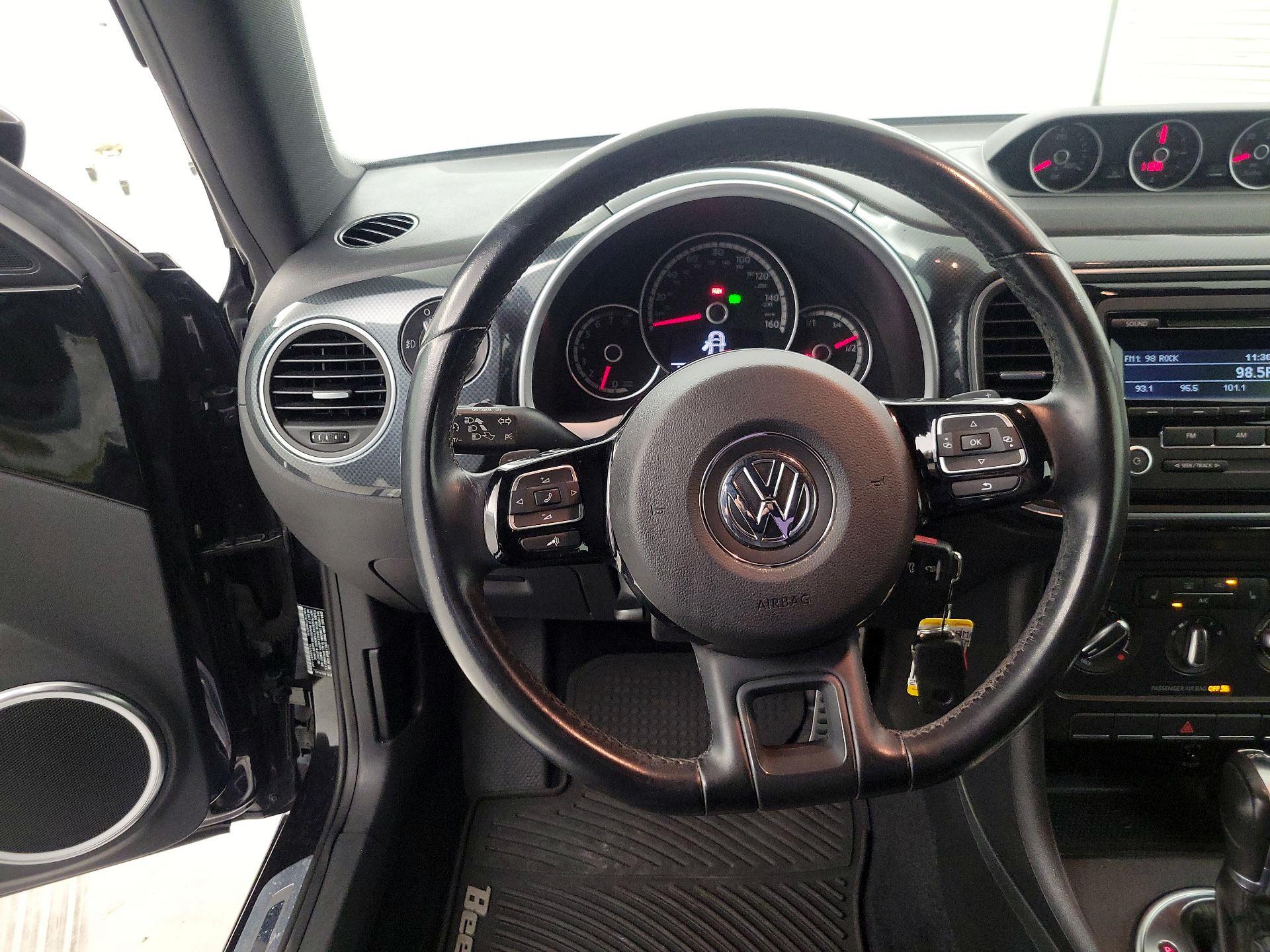 Thumbnail: 2014 Volkswagen Beetle - 10