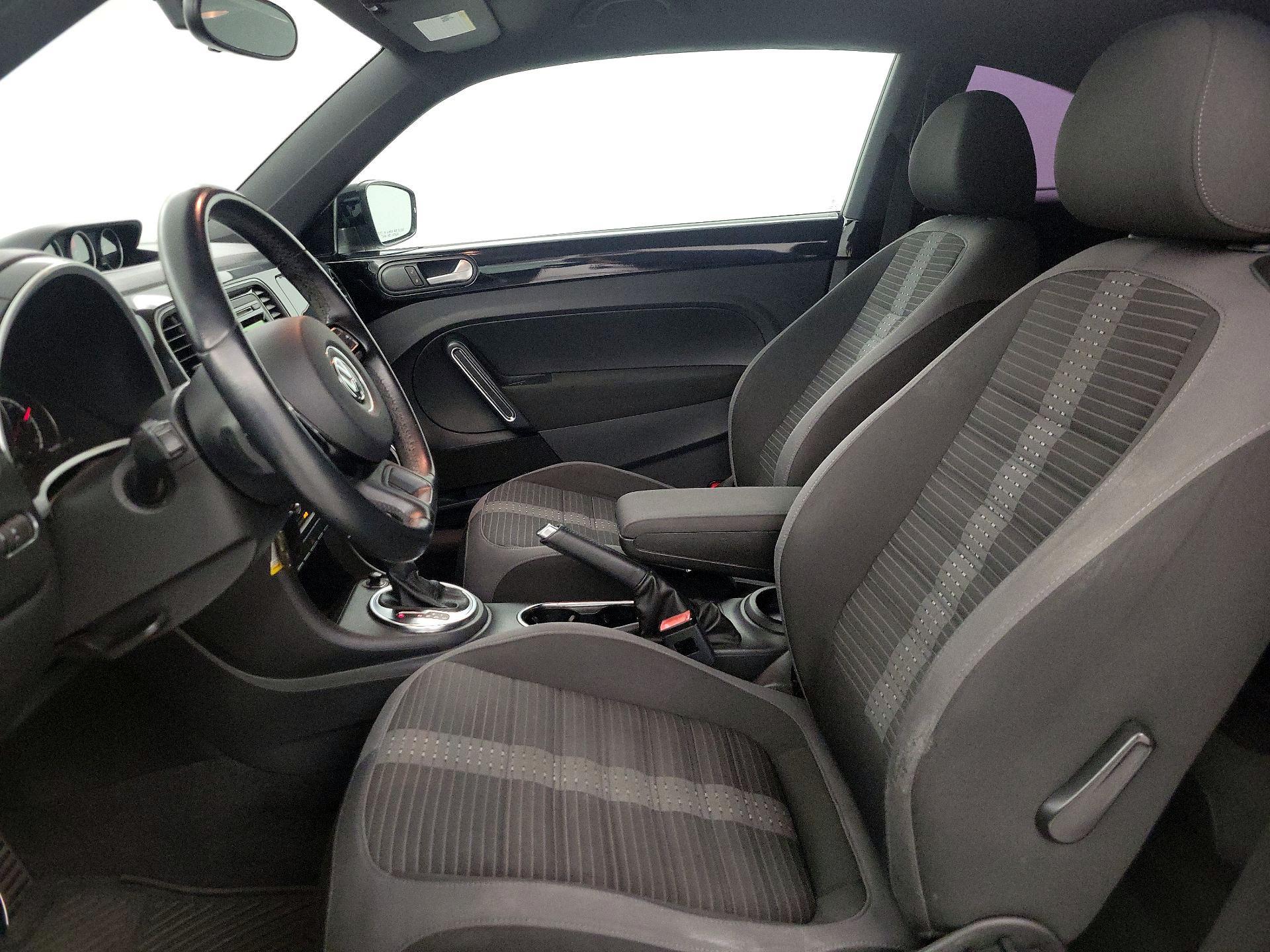 Thumbnail: 2014 Volkswagen Beetle - 11