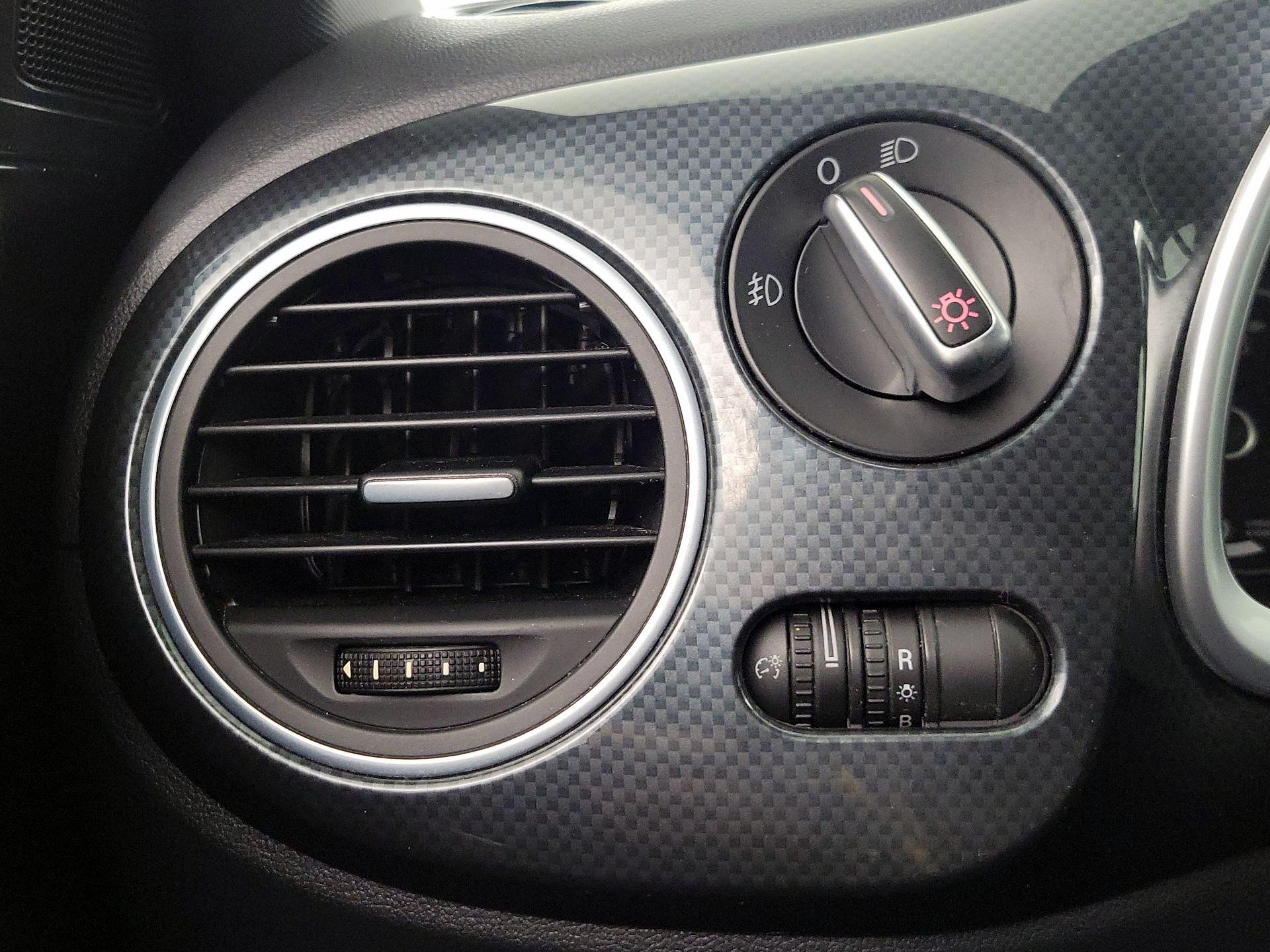 Thumbnail: 2014 Volkswagen Beetle - 13