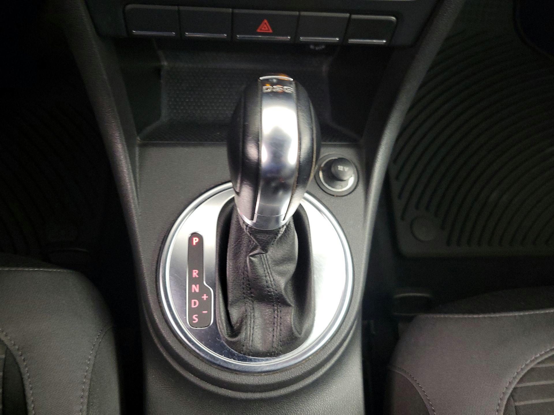 Thumbnail: 2014 Volkswagen Beetle - 16