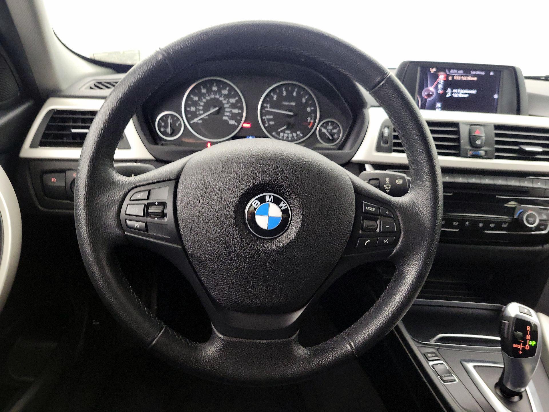 Thumbnail: 2016 BMW 3 Series - 10