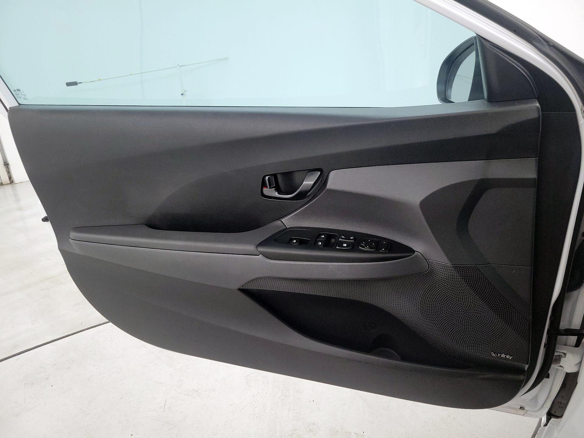 Thumbnail: 2022 Hyundai Veloster - 12