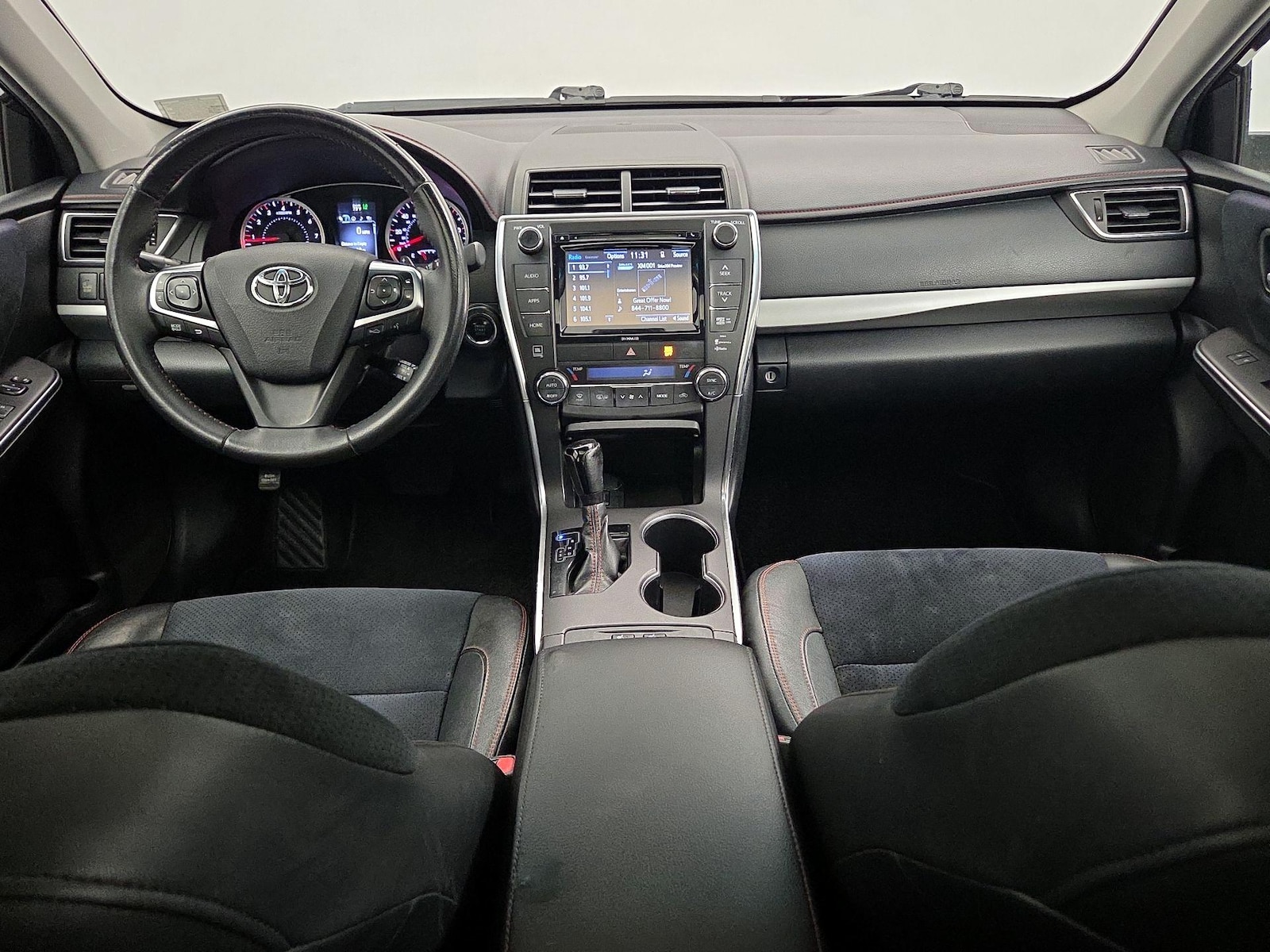 2017 Toyota Camry XSE - Photo 10