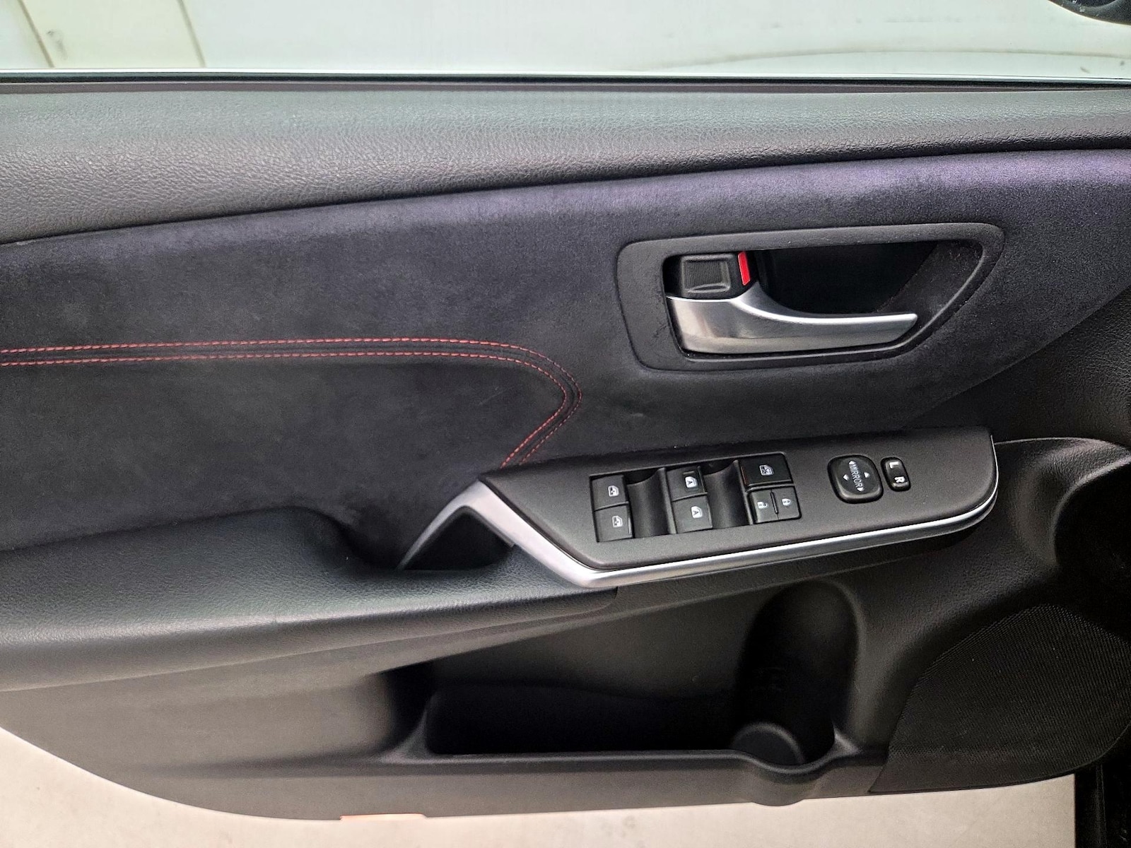 2017 Toyota Camry XSE - Photo 13