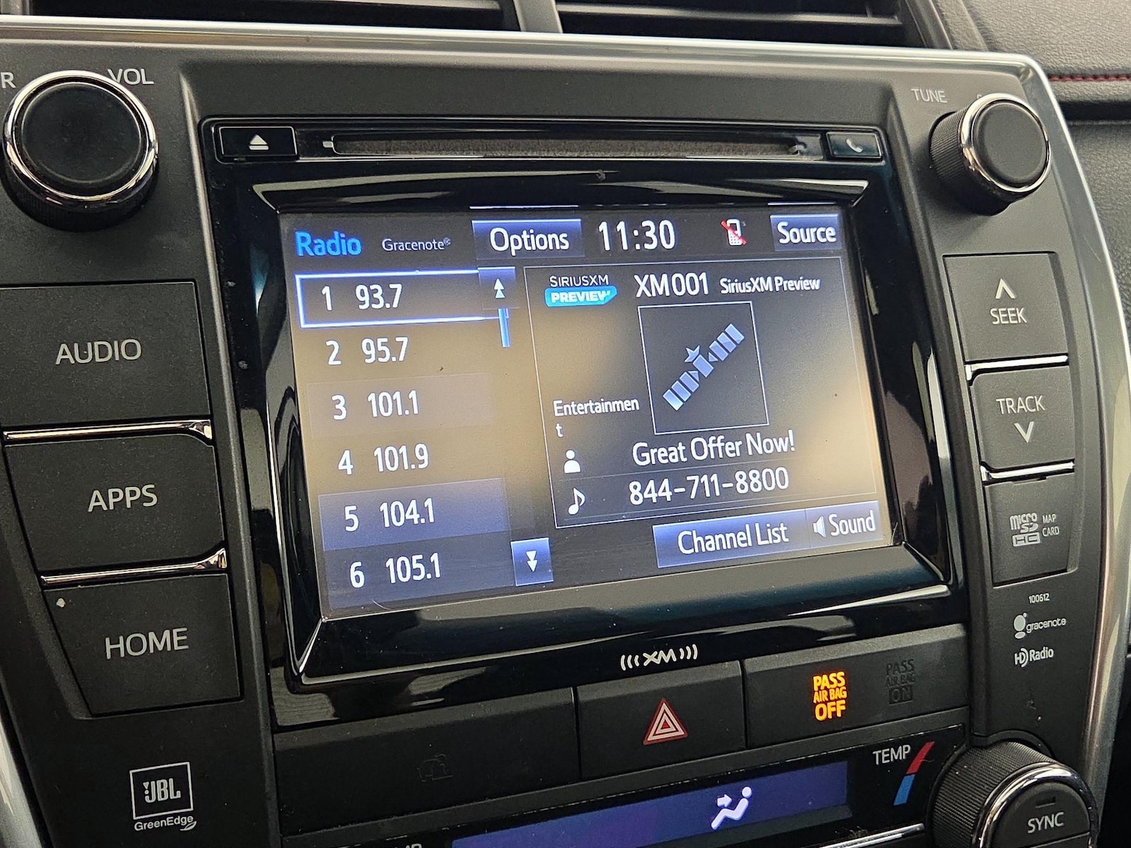 2017 Toyota Camry XSE - Photo 16