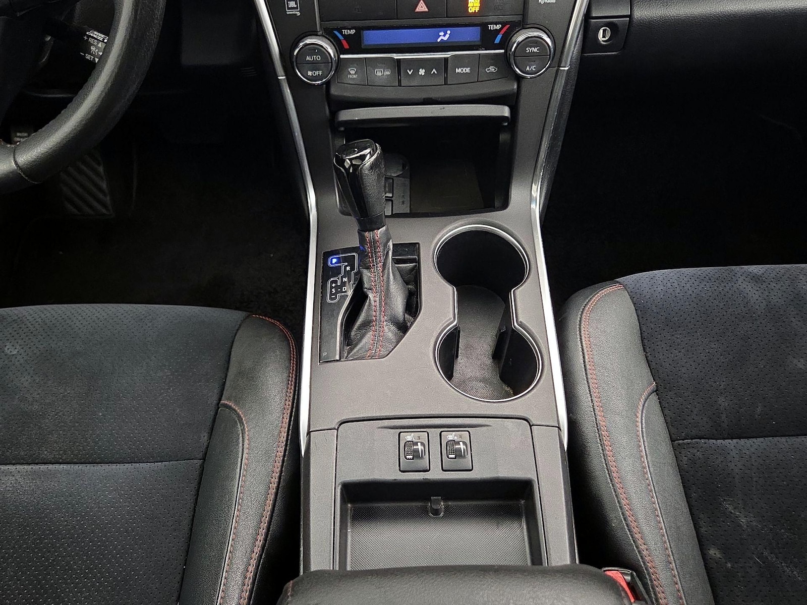 2017 Toyota Camry XSE - Photo 18