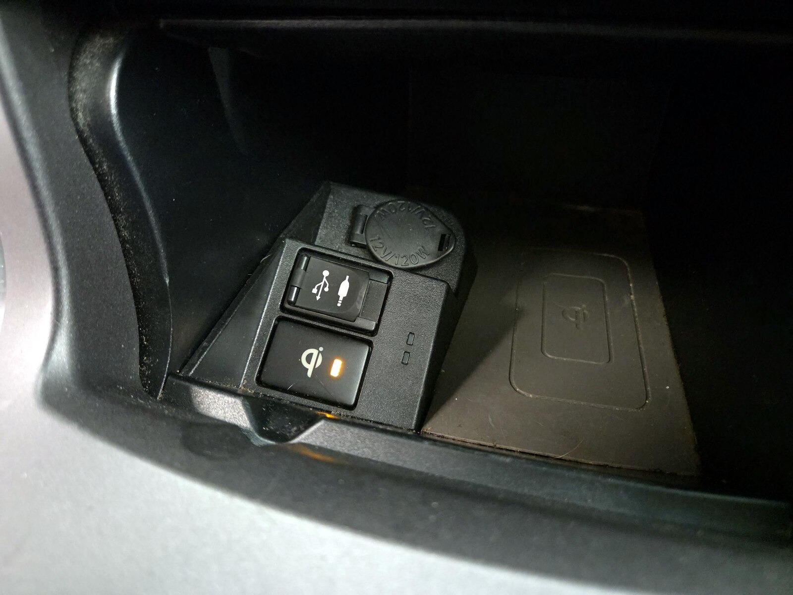 2017 Toyota Camry XSE - Photo 19