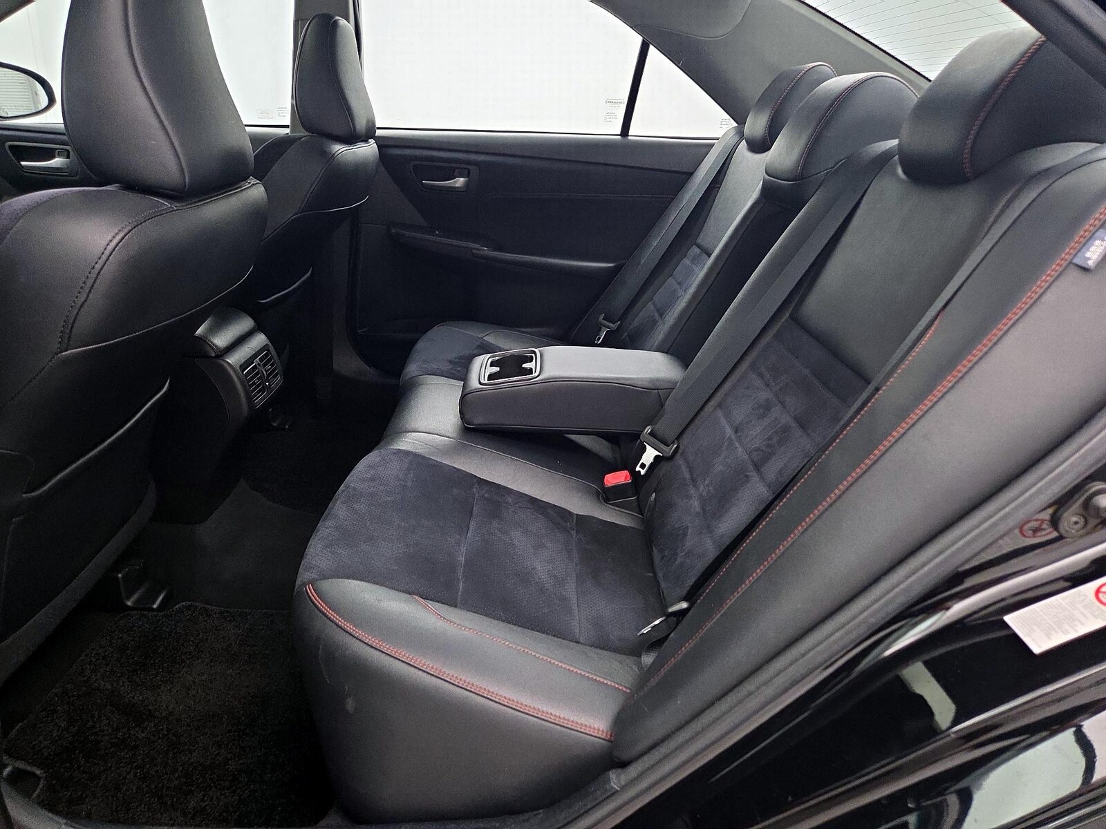 2017 Toyota Camry XSE - Photo 21