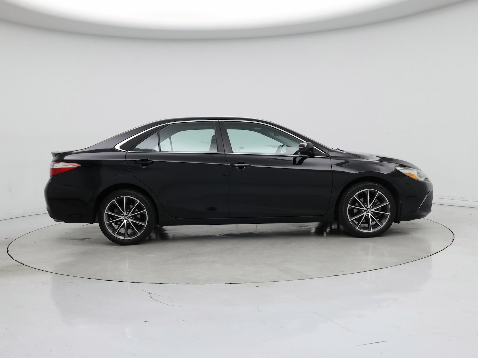 2017 Toyota Camry XSE - Photo 8