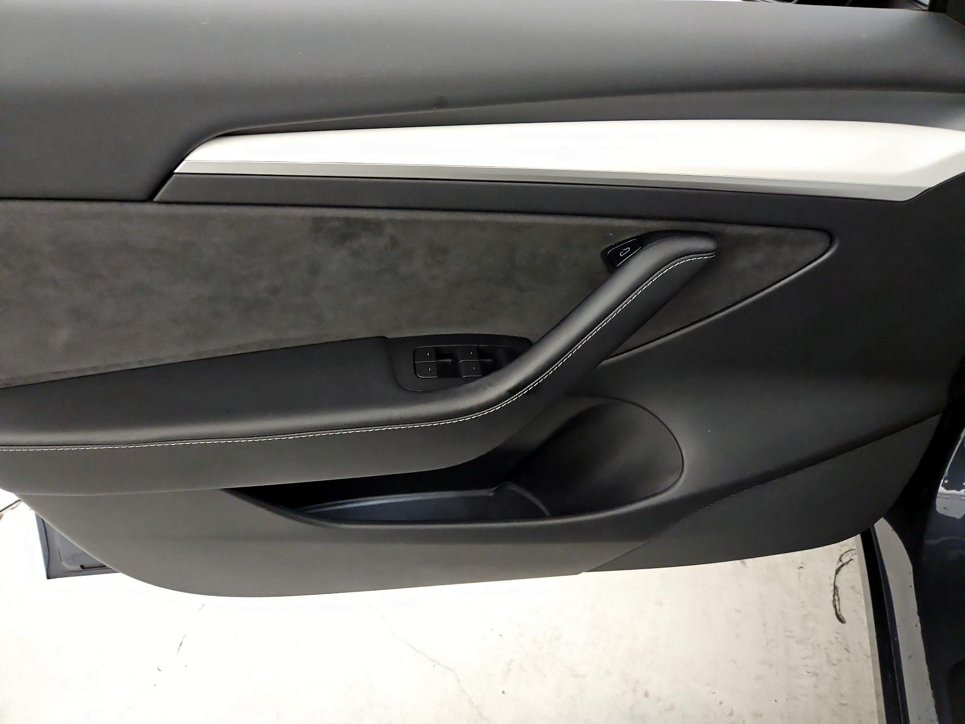 Thumbnail: 2022 Tesla Model 3 - 12