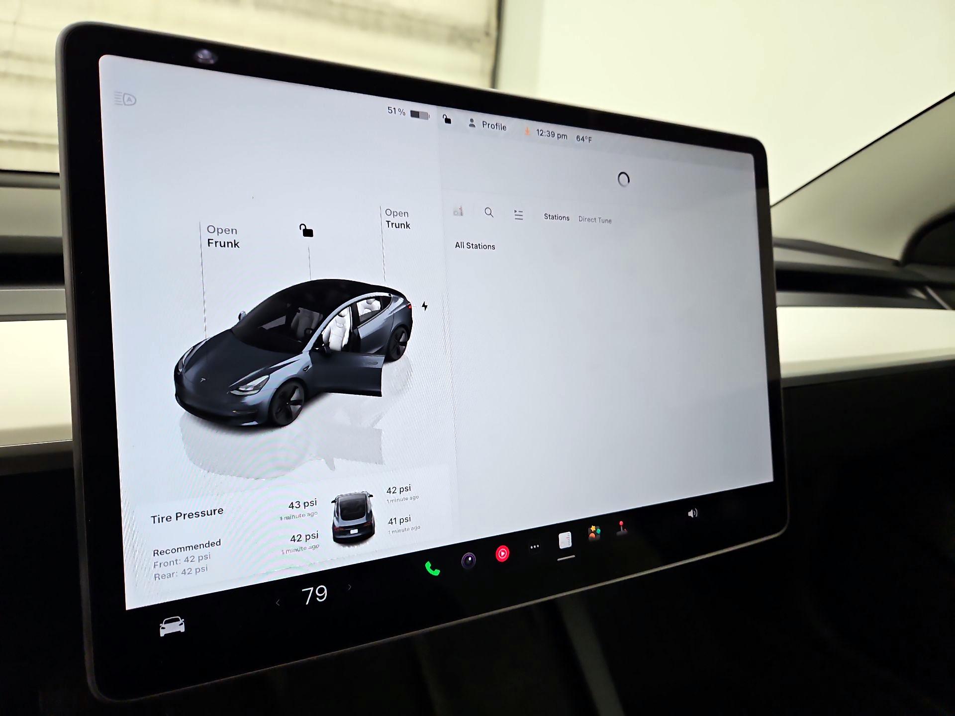 Thumbnail: 2022 Tesla Model 3 - 15
