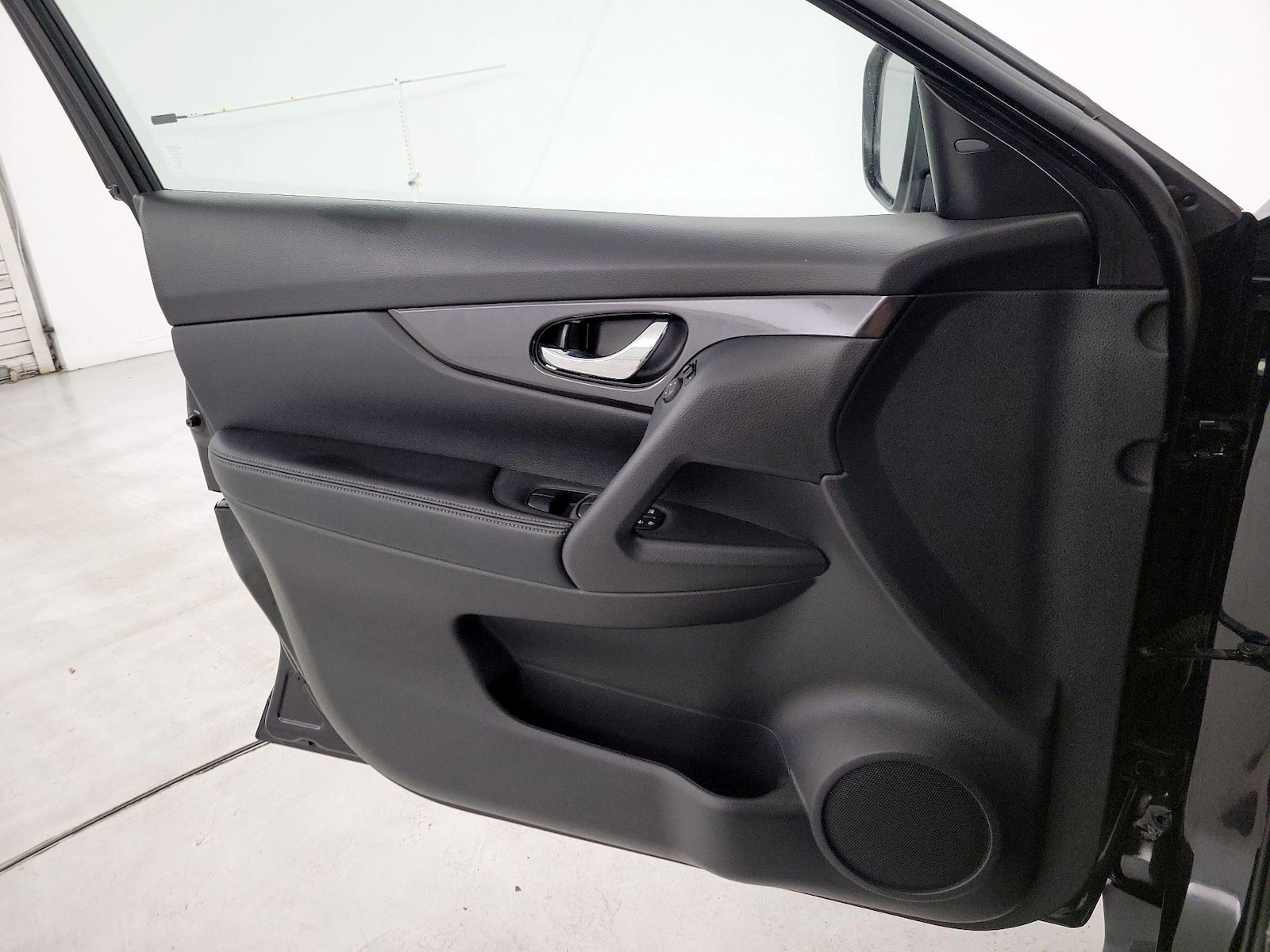 2020 Nissan Rogue SV - Photo 13