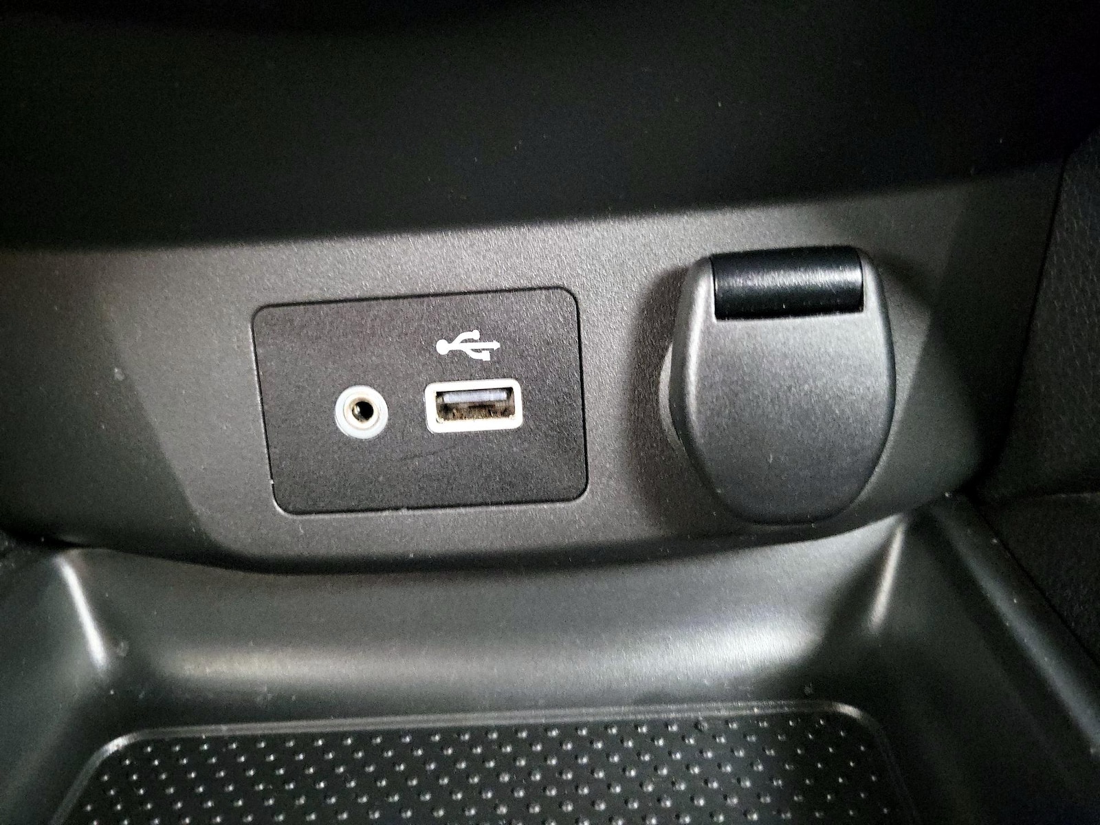 2020 Nissan Rogue SV - Photo 19