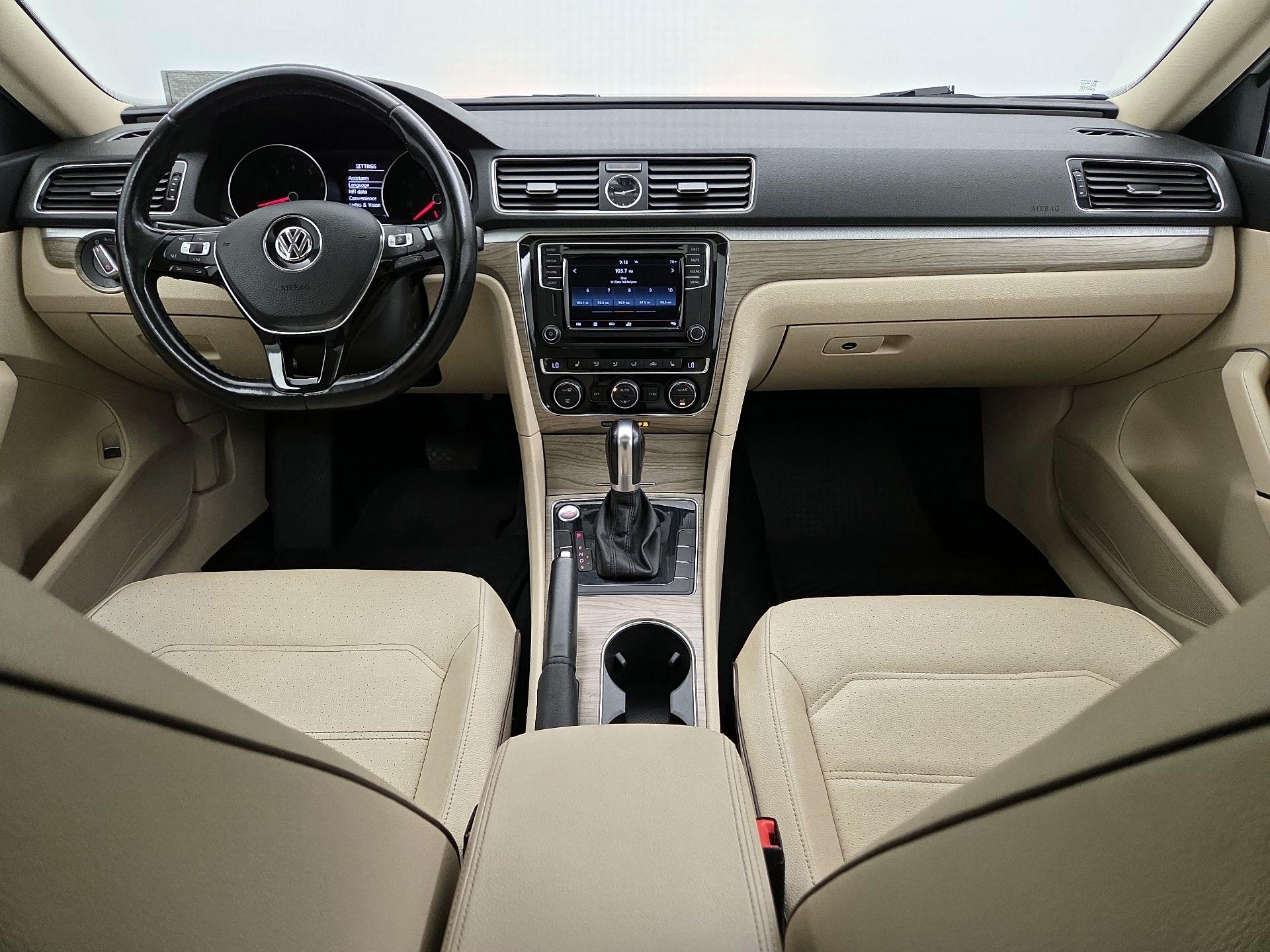 Thumbnail: 2017 Volkswagen Passat - 9
