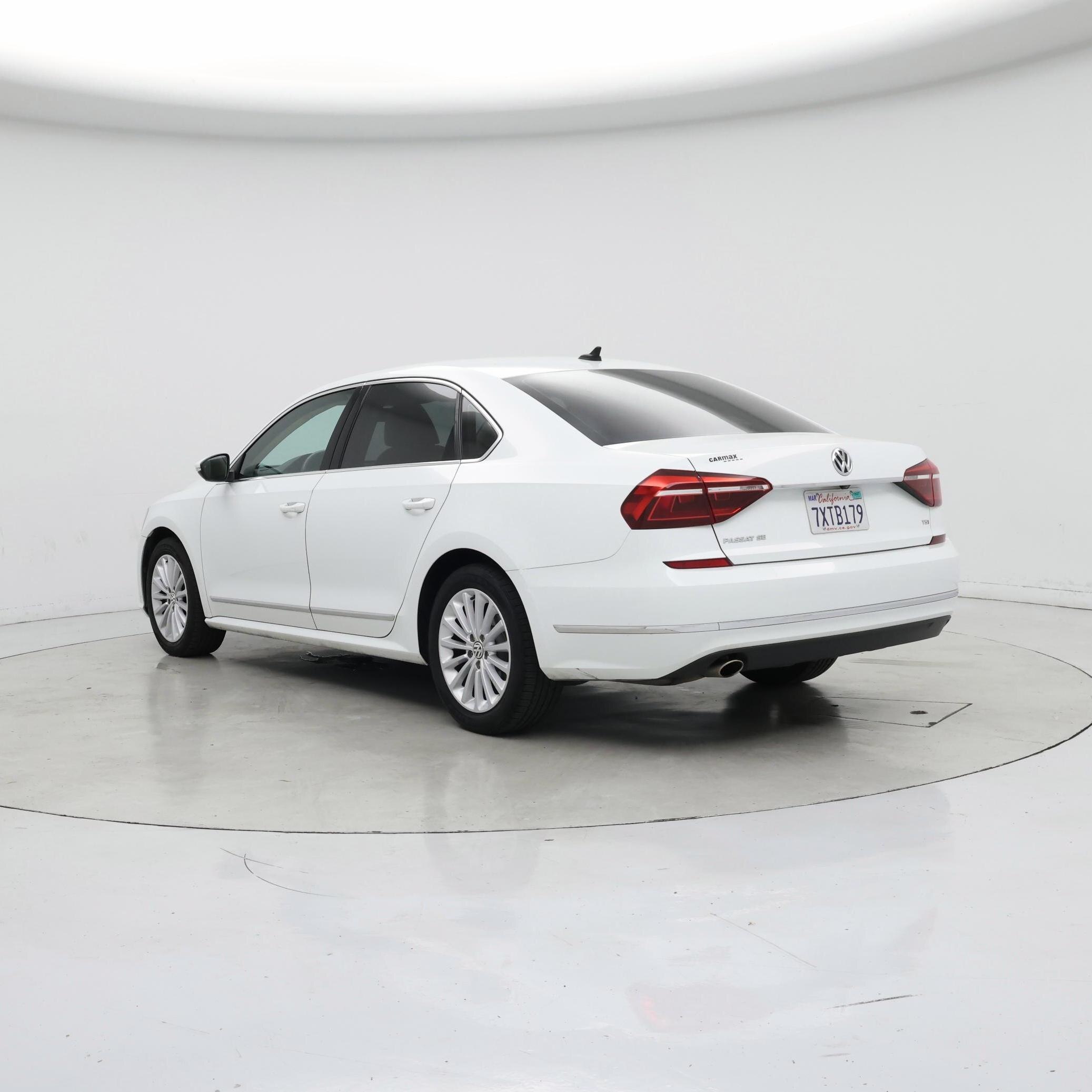 Thumbnail: 2017 Volkswagen Passat - 2