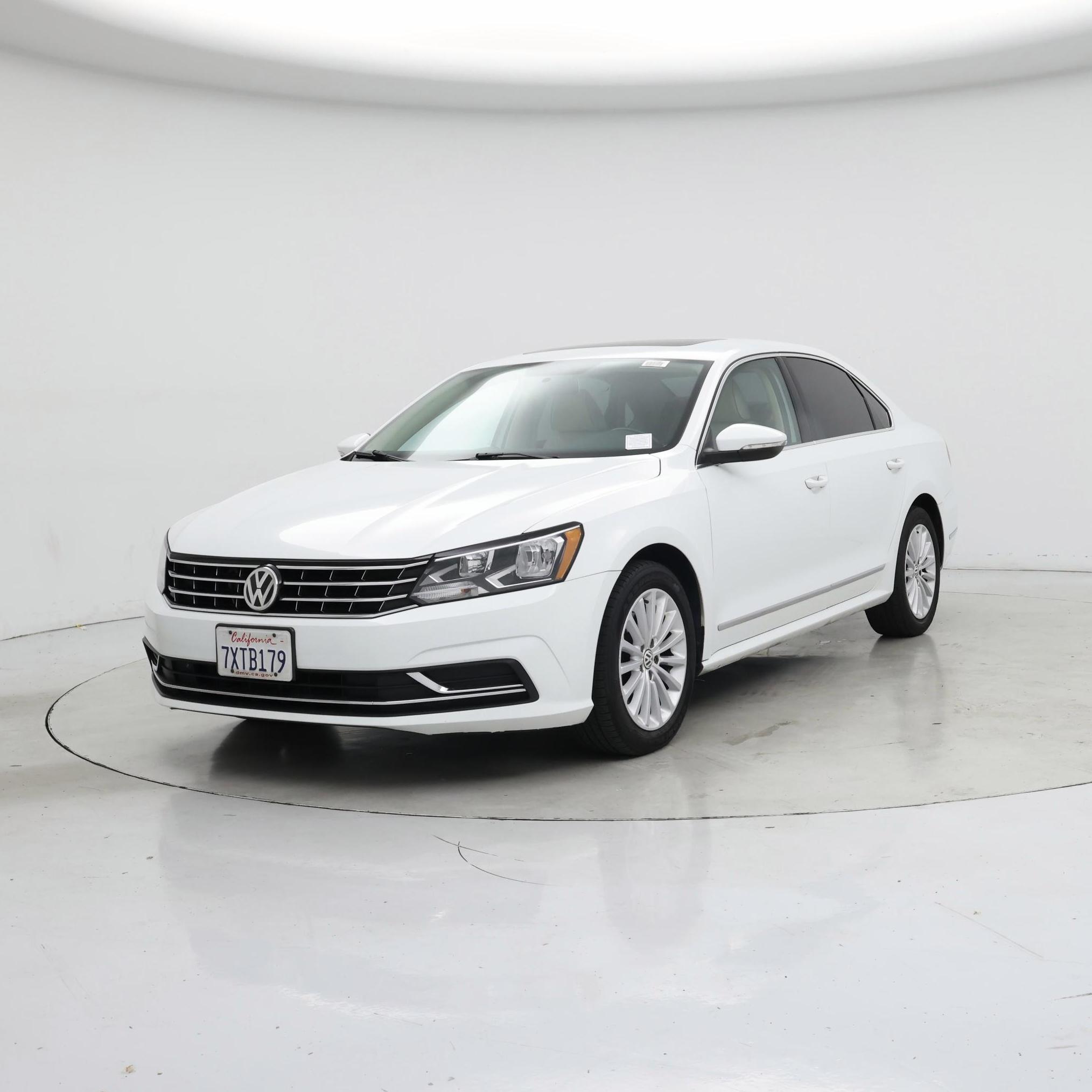 Thumbnail: 2017 Volkswagen Passat - 4