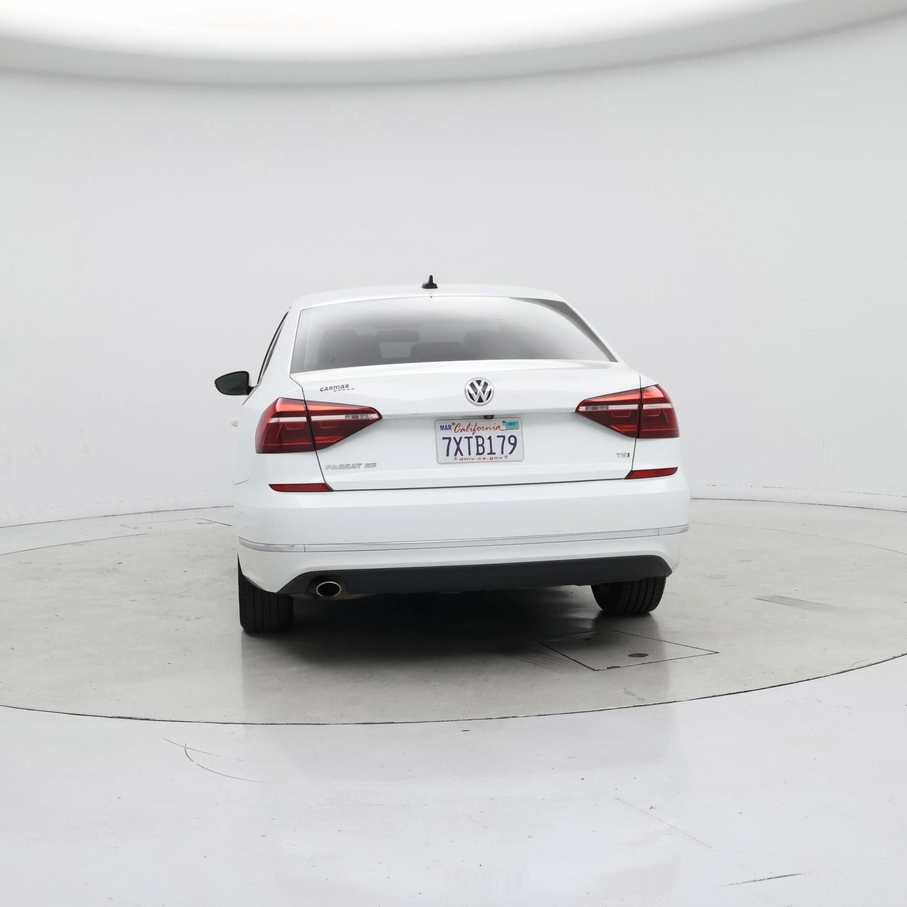 Thumbnail: 2017 Volkswagen Passat - 6