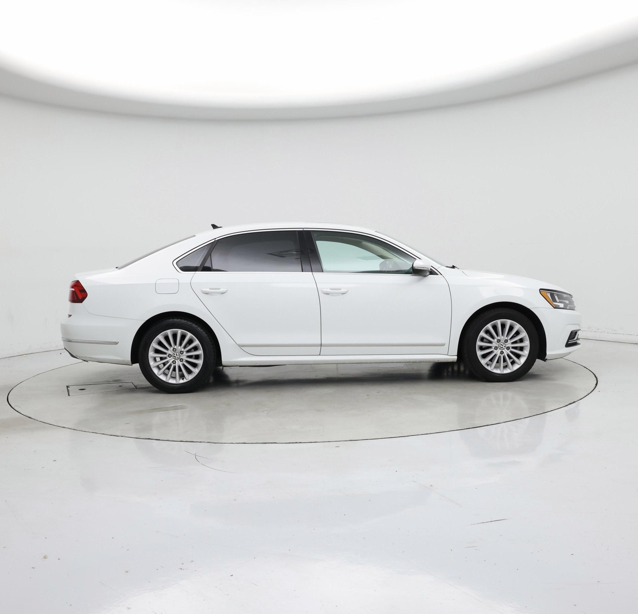 Thumbnail: 2017 Volkswagen Passat - 7