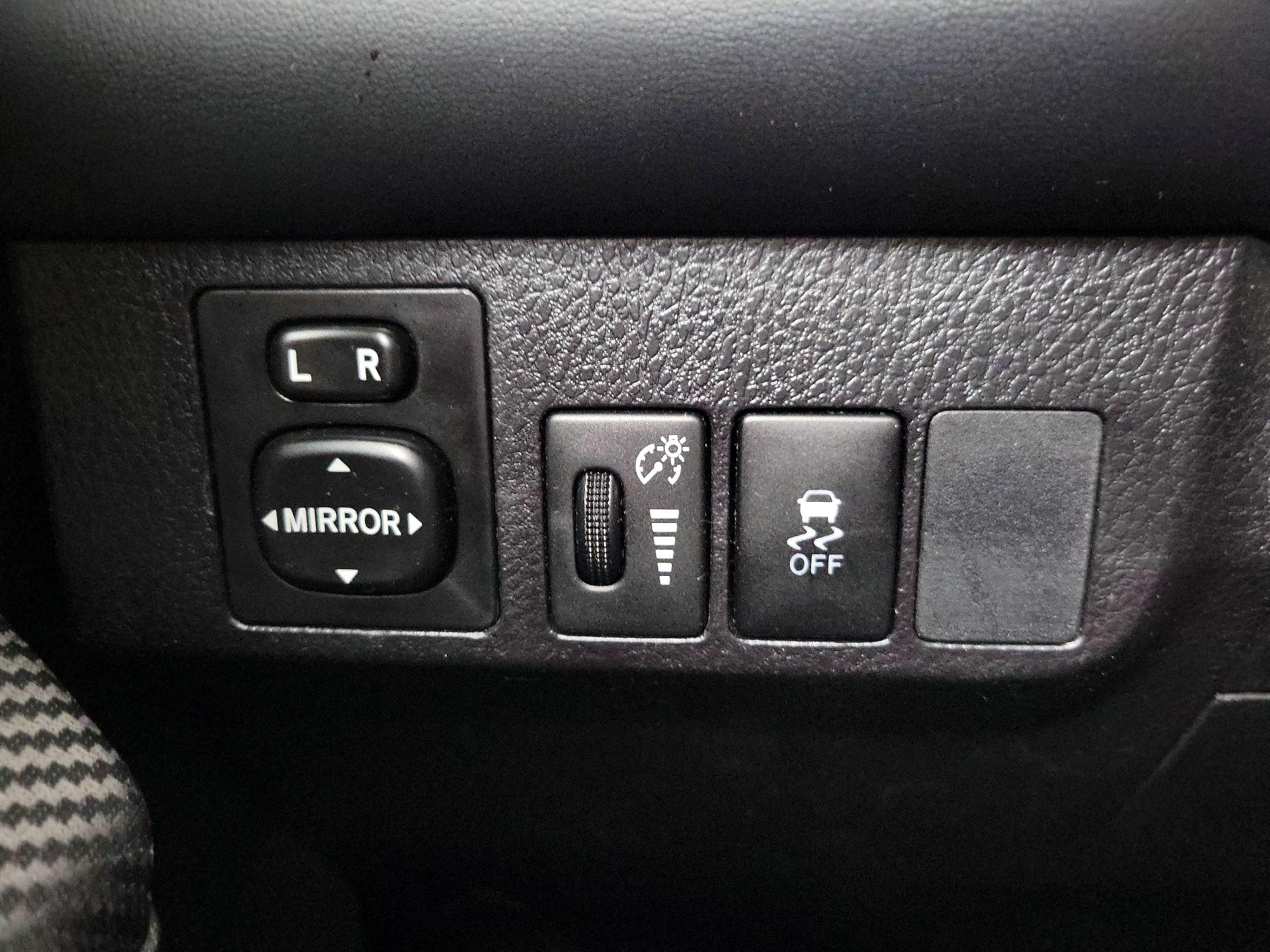 Thumbnail: 2015 Toyota RAV4 - 13