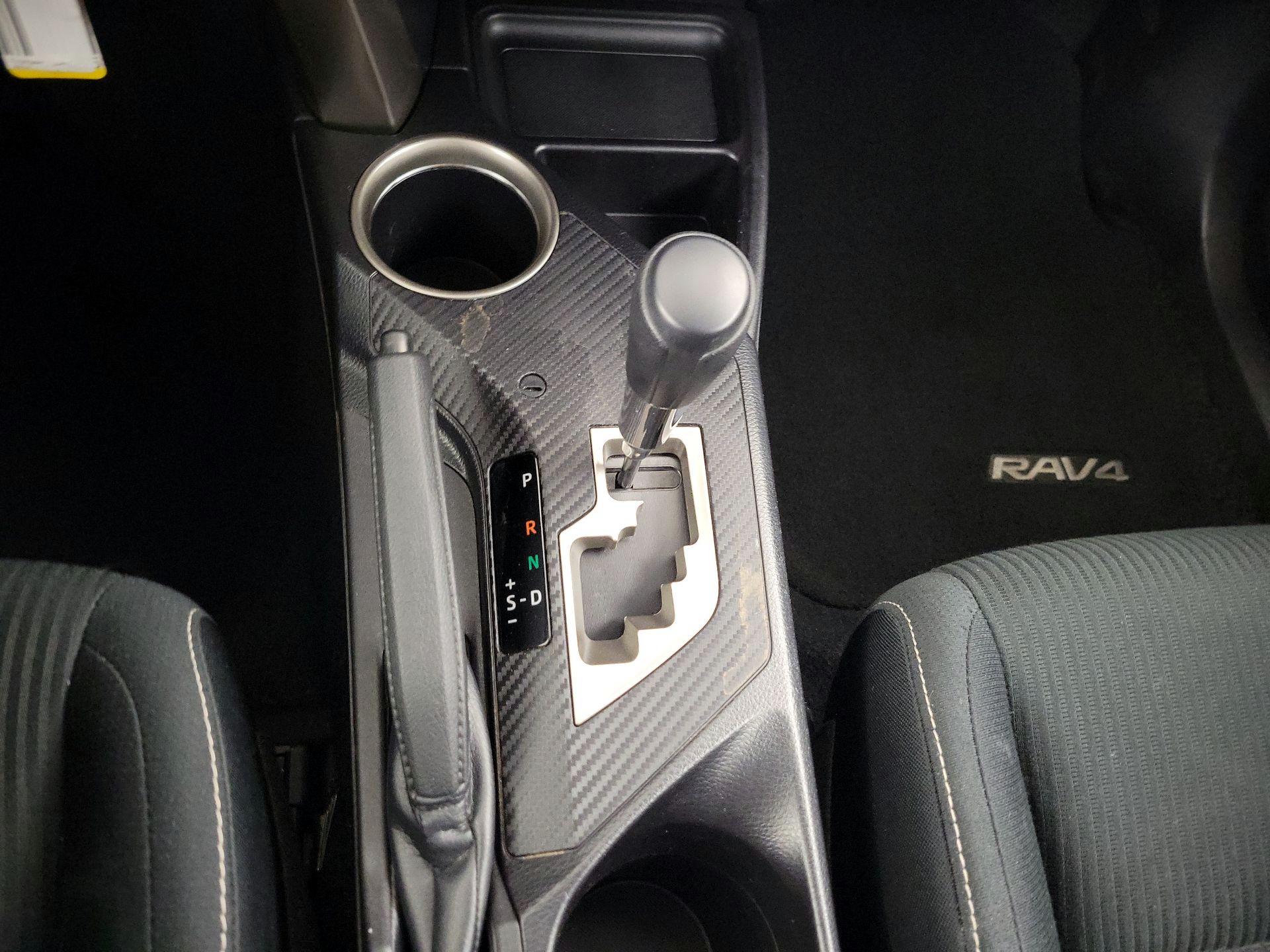 Thumbnail: 2015 Toyota RAV4 - 17