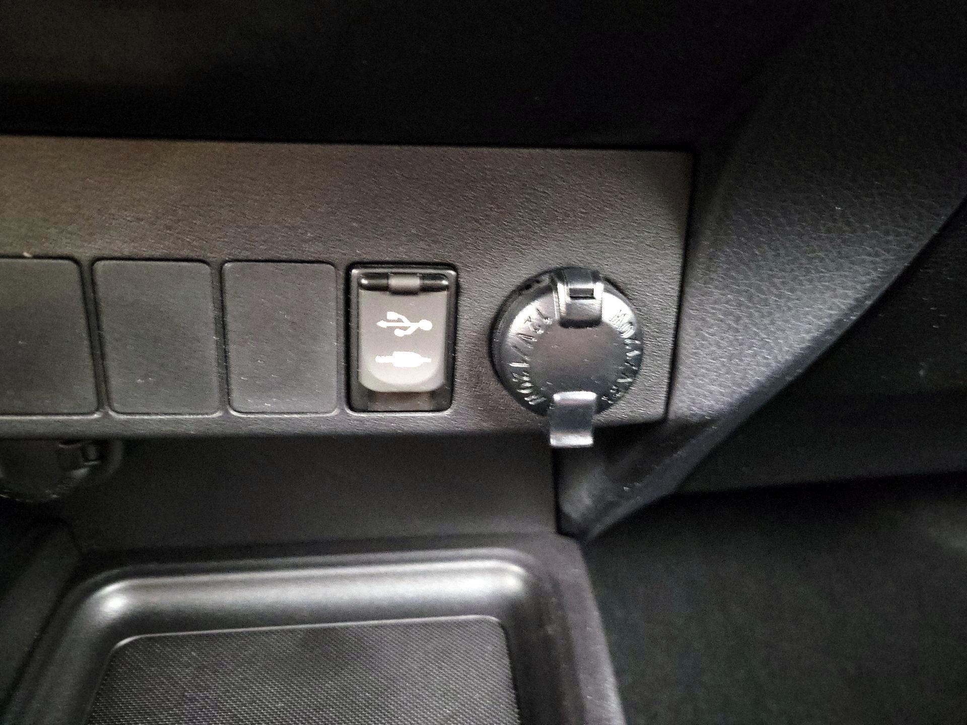 Thumbnail: 2015 Toyota RAV4 - 18