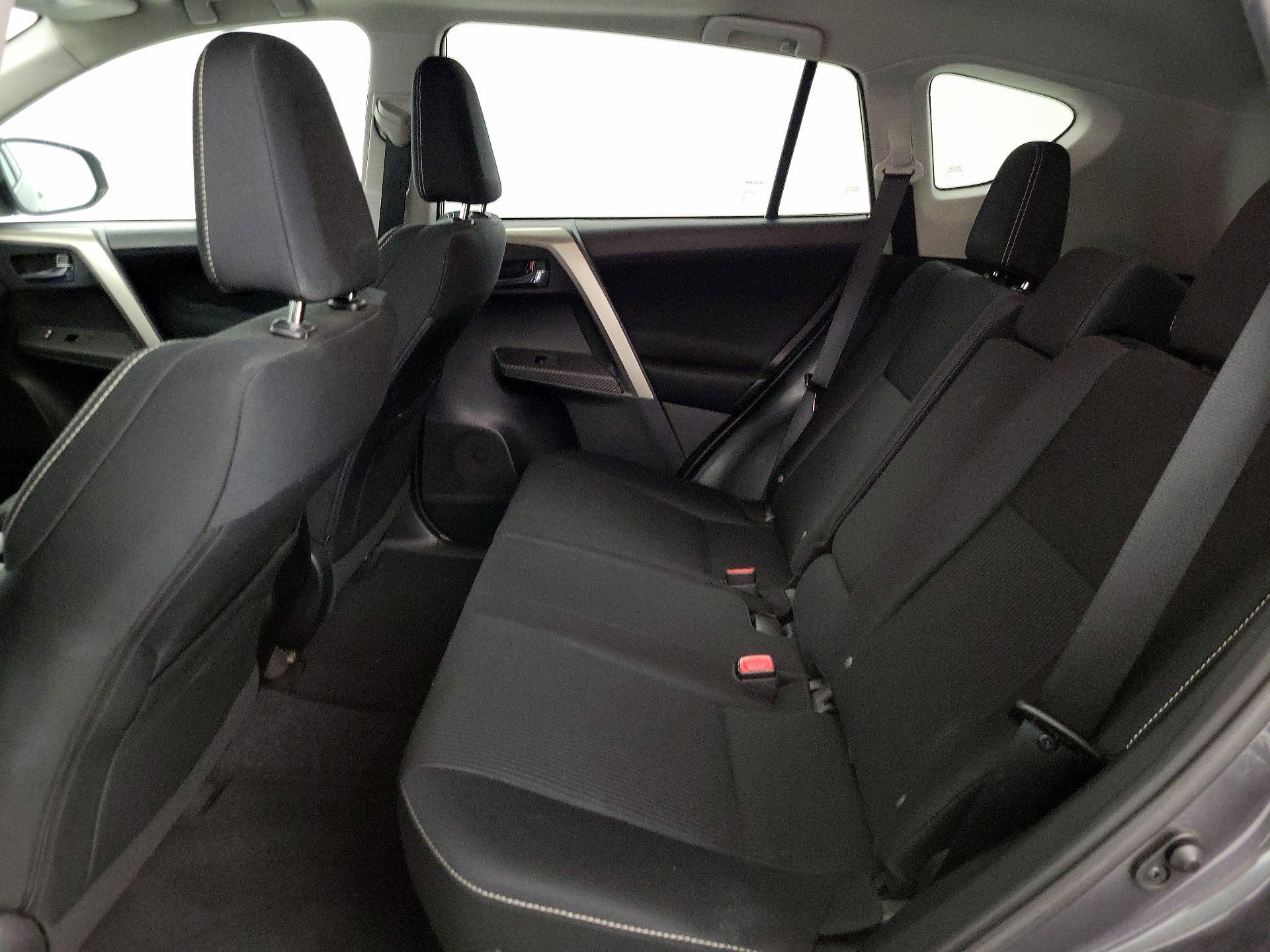 Thumbnail: 2015 Toyota RAV4 - 19